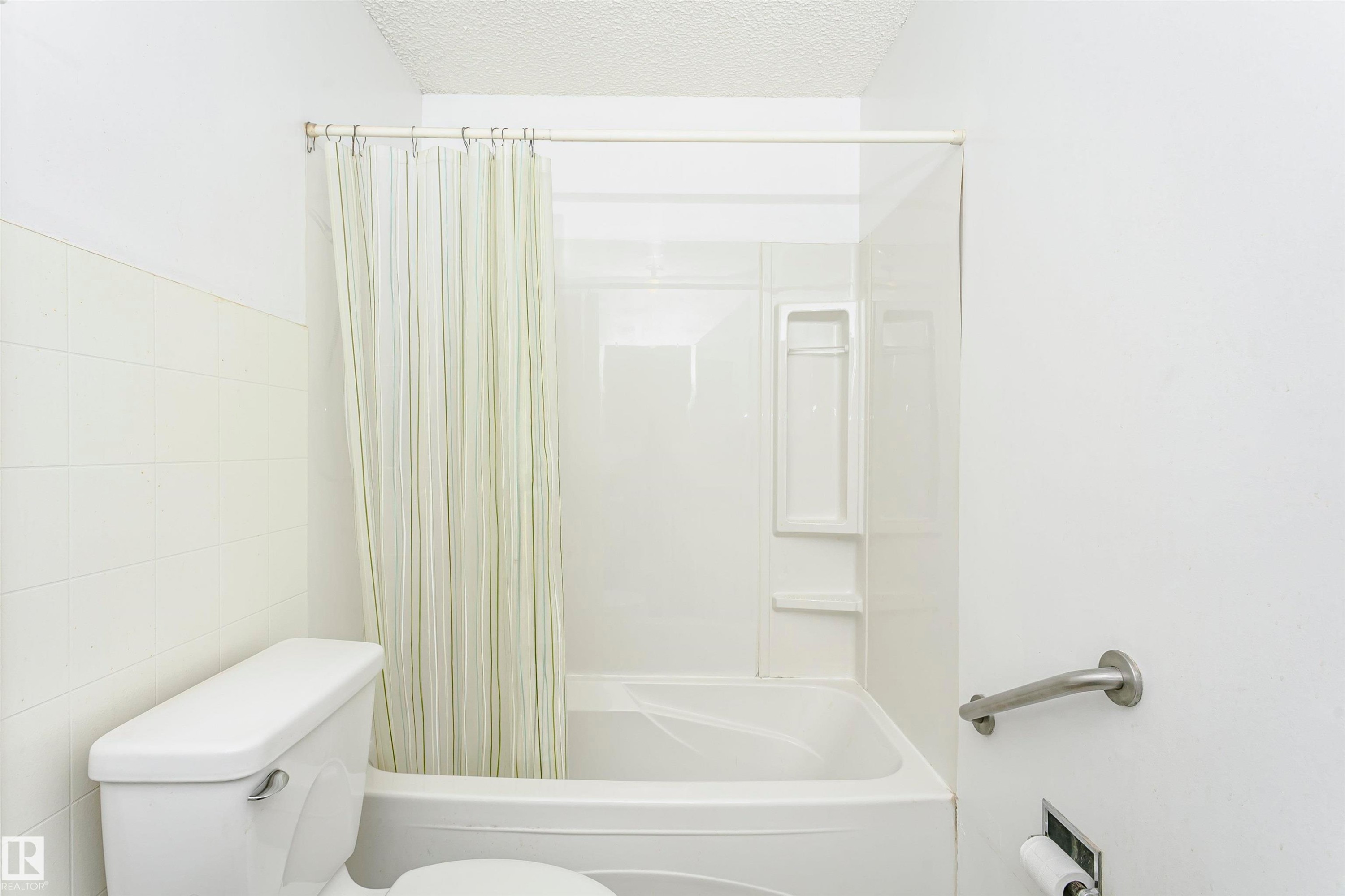 5041 48 Avenue, Bon Accord, AB - Indoor Photo Showing Bathroom