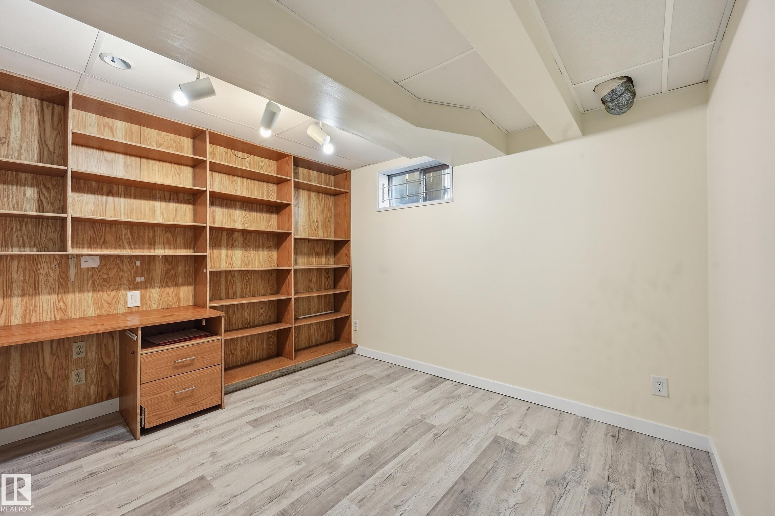 18424 96A Avenue, Edmonton, AB - Indoor Photo Showing Other Room
