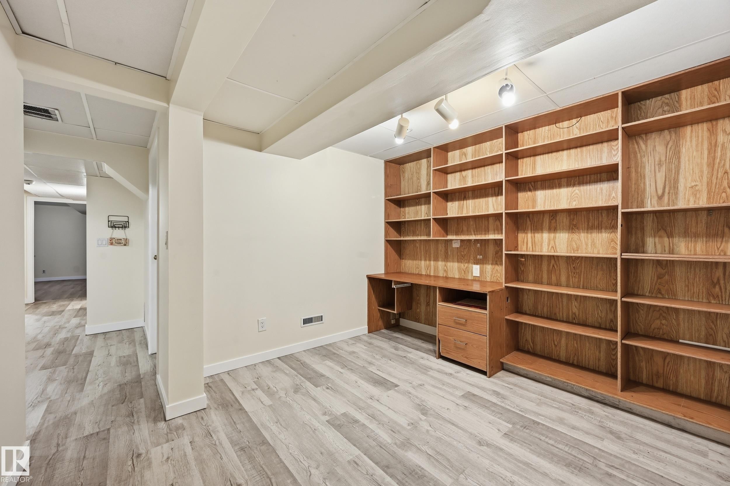 18424 96A Avenue, Edmonton, AB - Indoor Photo Showing Other Room