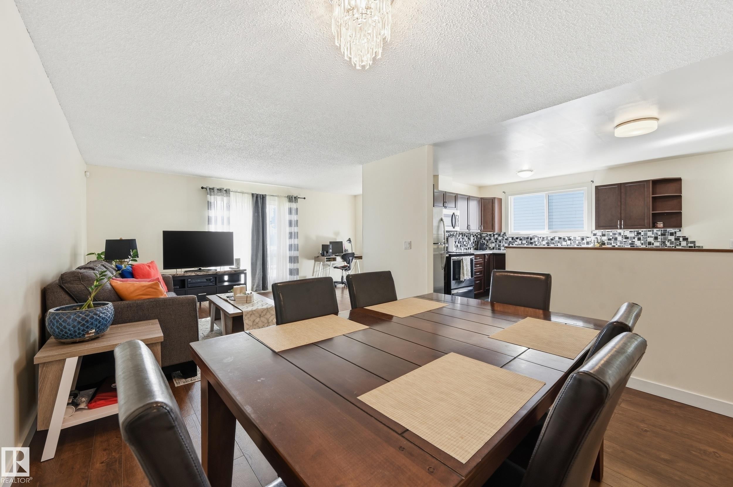 18424 96A Avenue, Edmonton, AB - Indoor Photo Showing Dining Room
