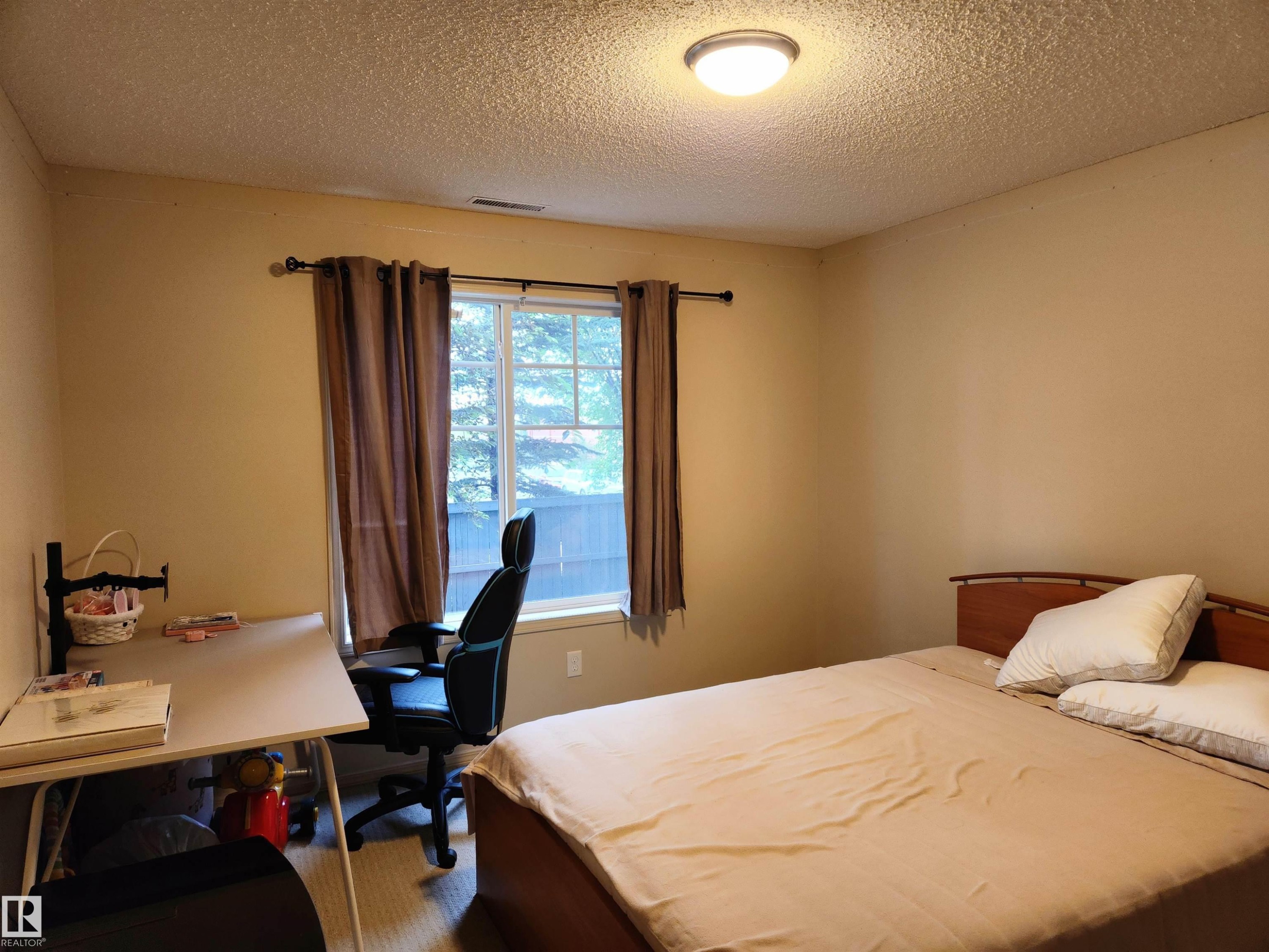 #125 2098 Blackmud Creek Dr Sw, Edmonton, AB - Indoor Photo Showing Bedroom