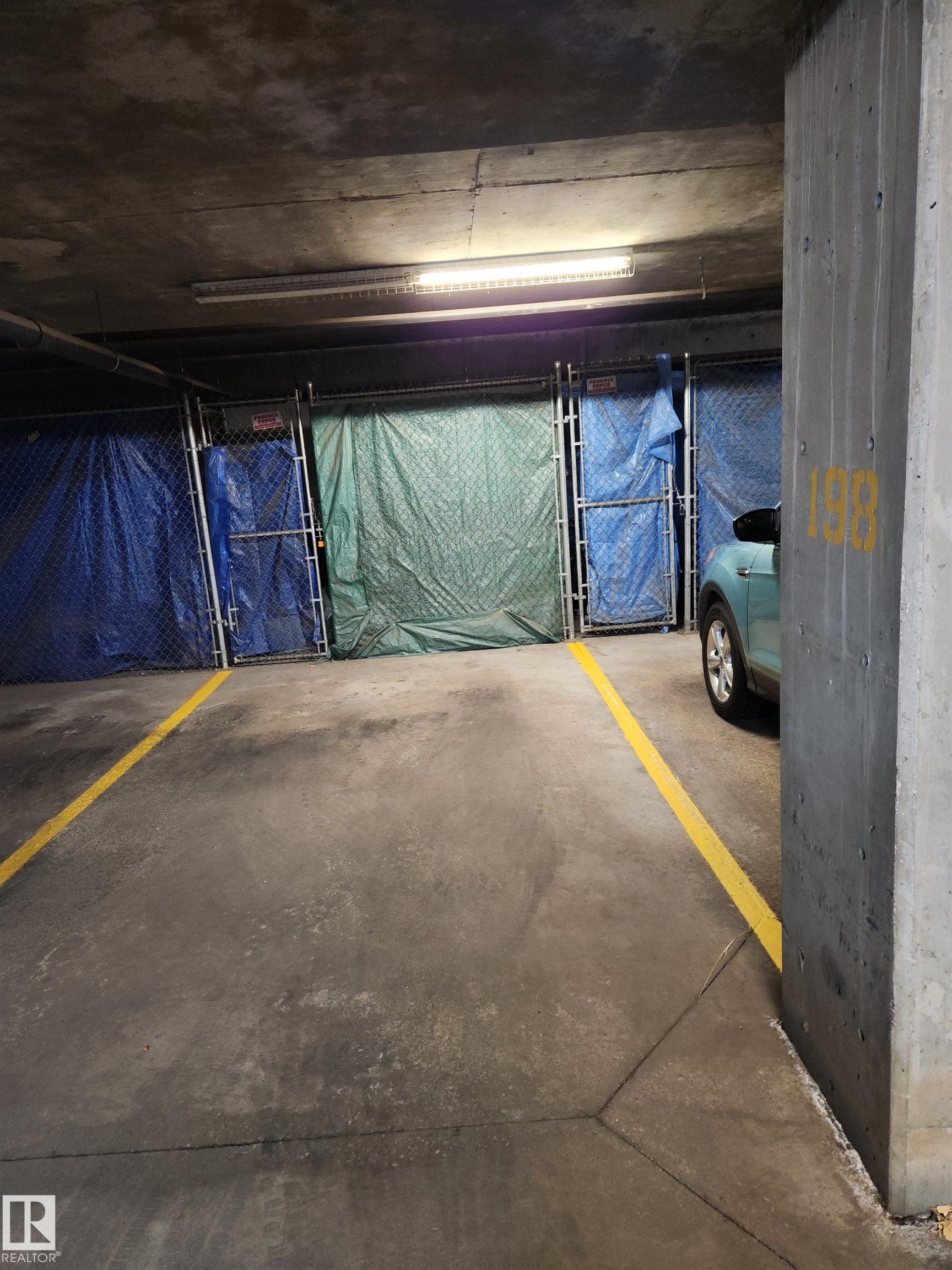 #125 2098 Blackmud Creek Dr Sw, Edmonton, AB - Indoor Photo Showing Garage