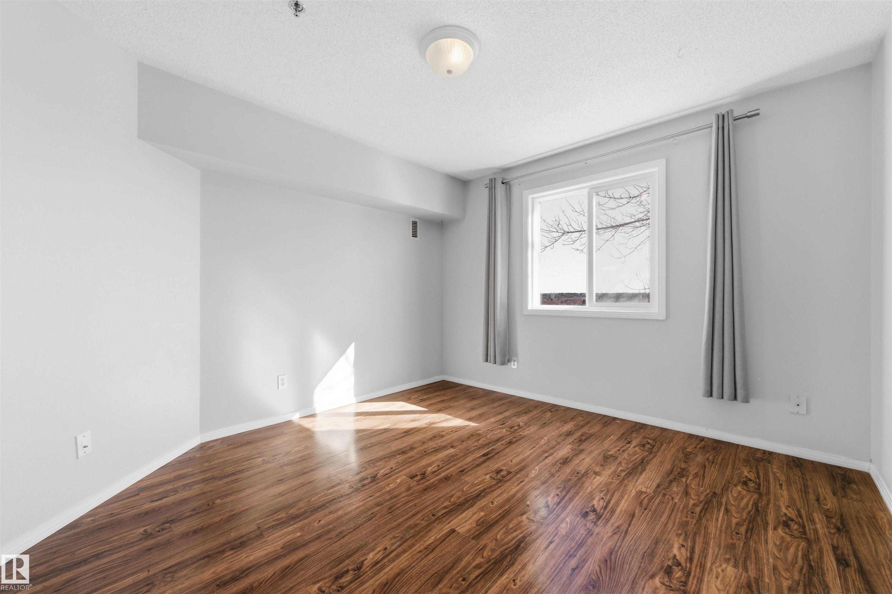 201 9640 105 Street, Edmonton, AB - Indoor Photo Showing Other Room