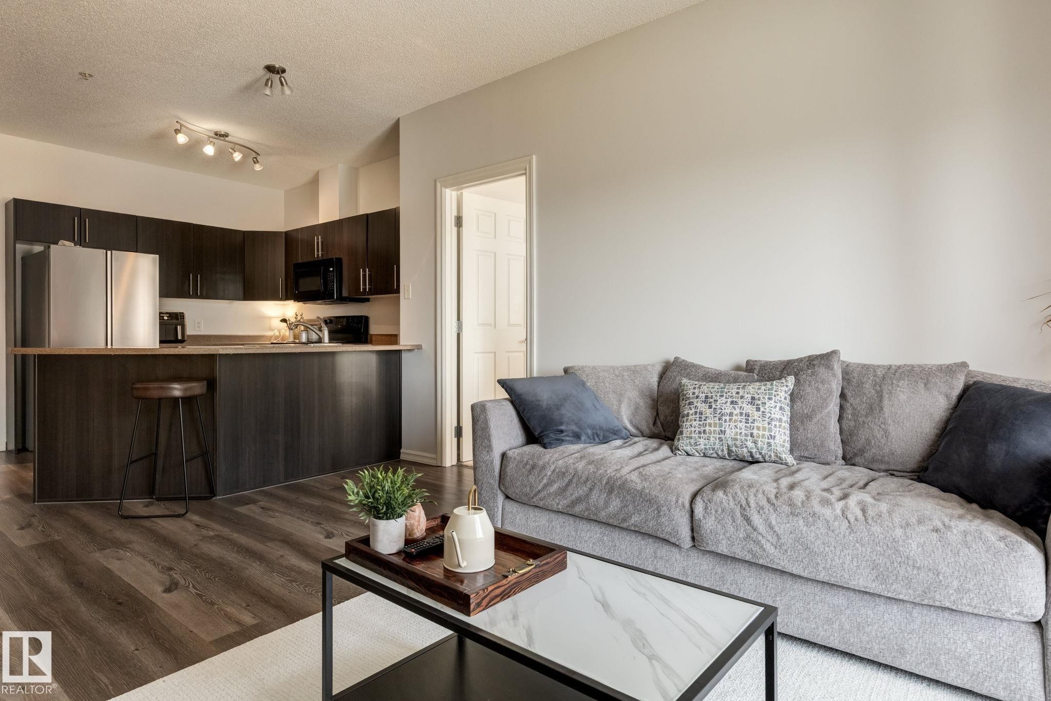 235 263 Macewan Road, Edmonton, AB - Indoor