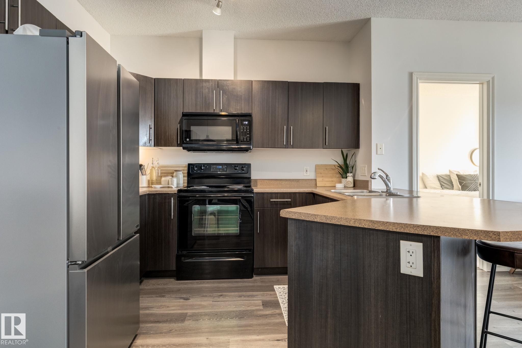 235 263 Macewan Road, Edmonton, AB - Indoor Photo Showing Kitchen