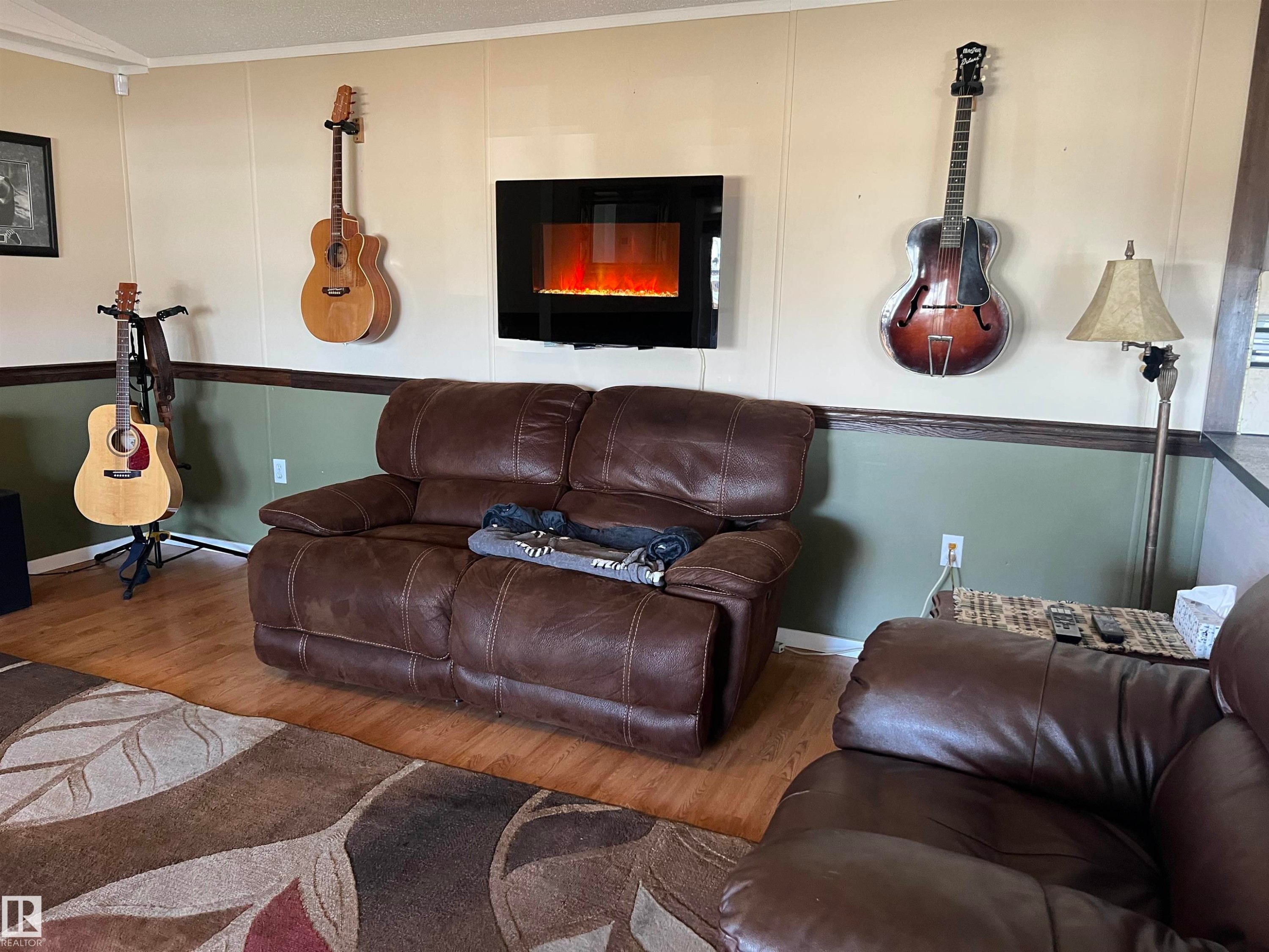 2 Sunset Boulevard, Spruce Grove, AB - Indoor Photo Showing Living Room