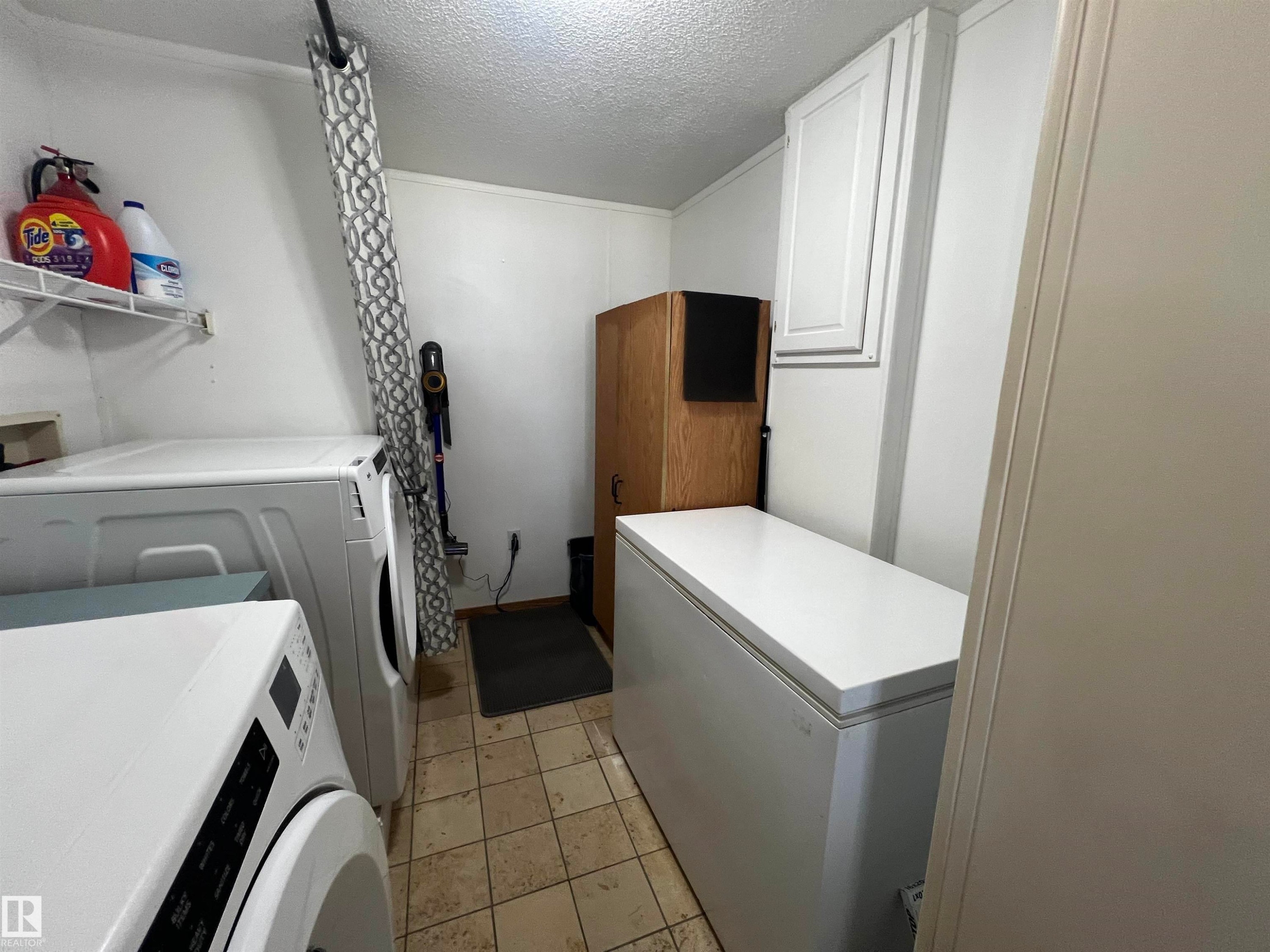 2 Sunset Boulevard, Spruce Grove, AB - Indoor Photo Showing Laundry Room
