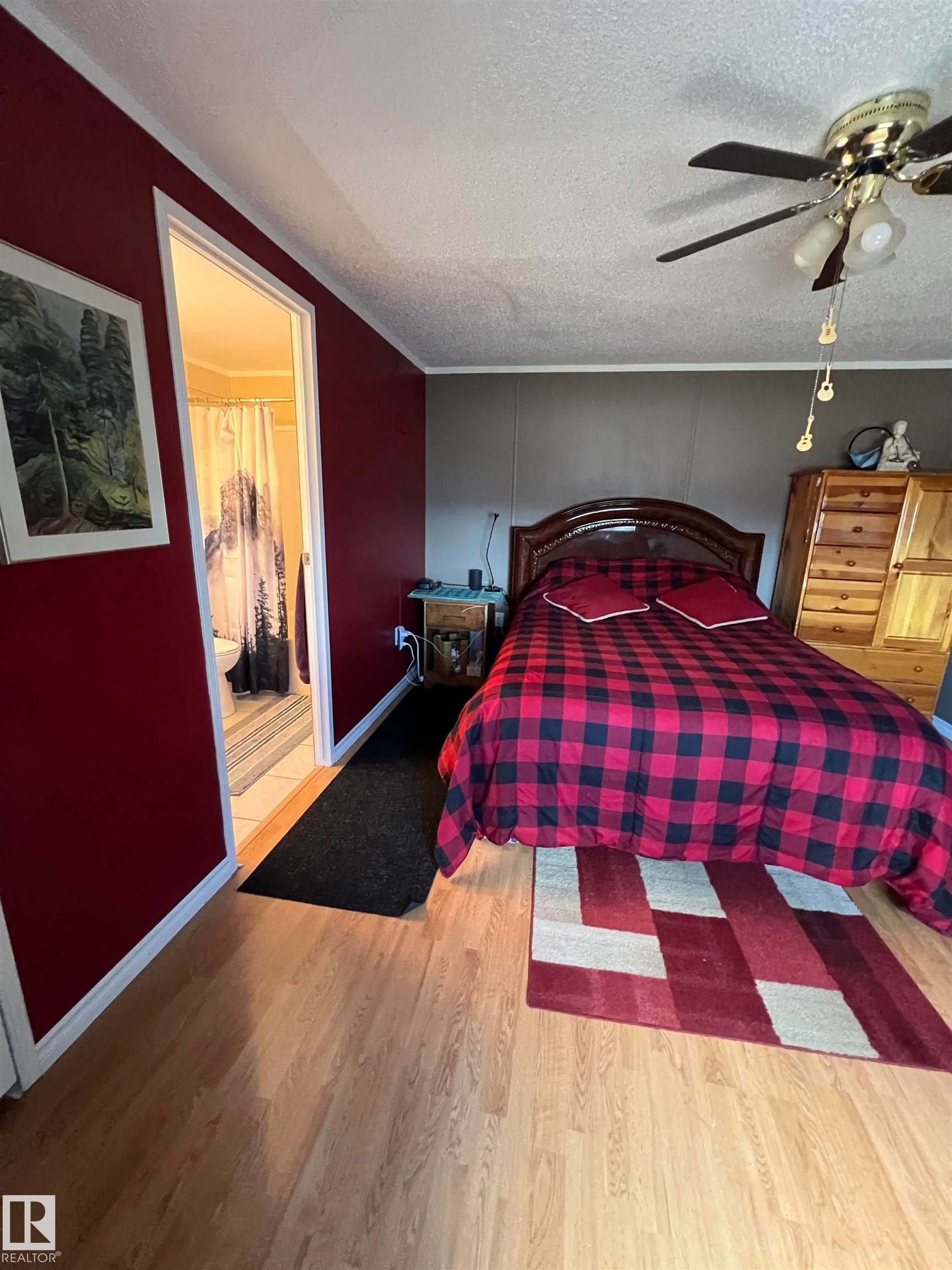 2 Sunset Boulevard, Spruce Grove, AB - Indoor Photo Showing Bedroom
