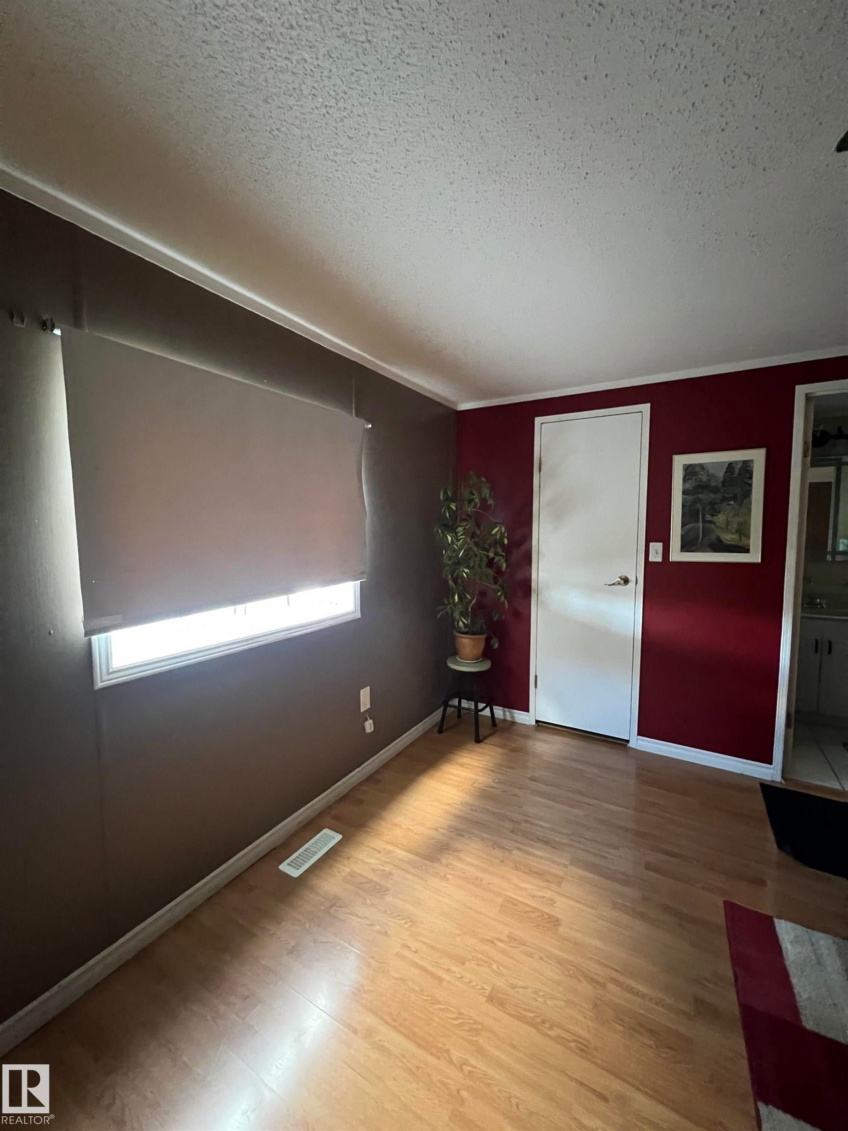 2 Sunset Boulevard, Spruce Grove, AB - Indoor Photo Showing Other Room