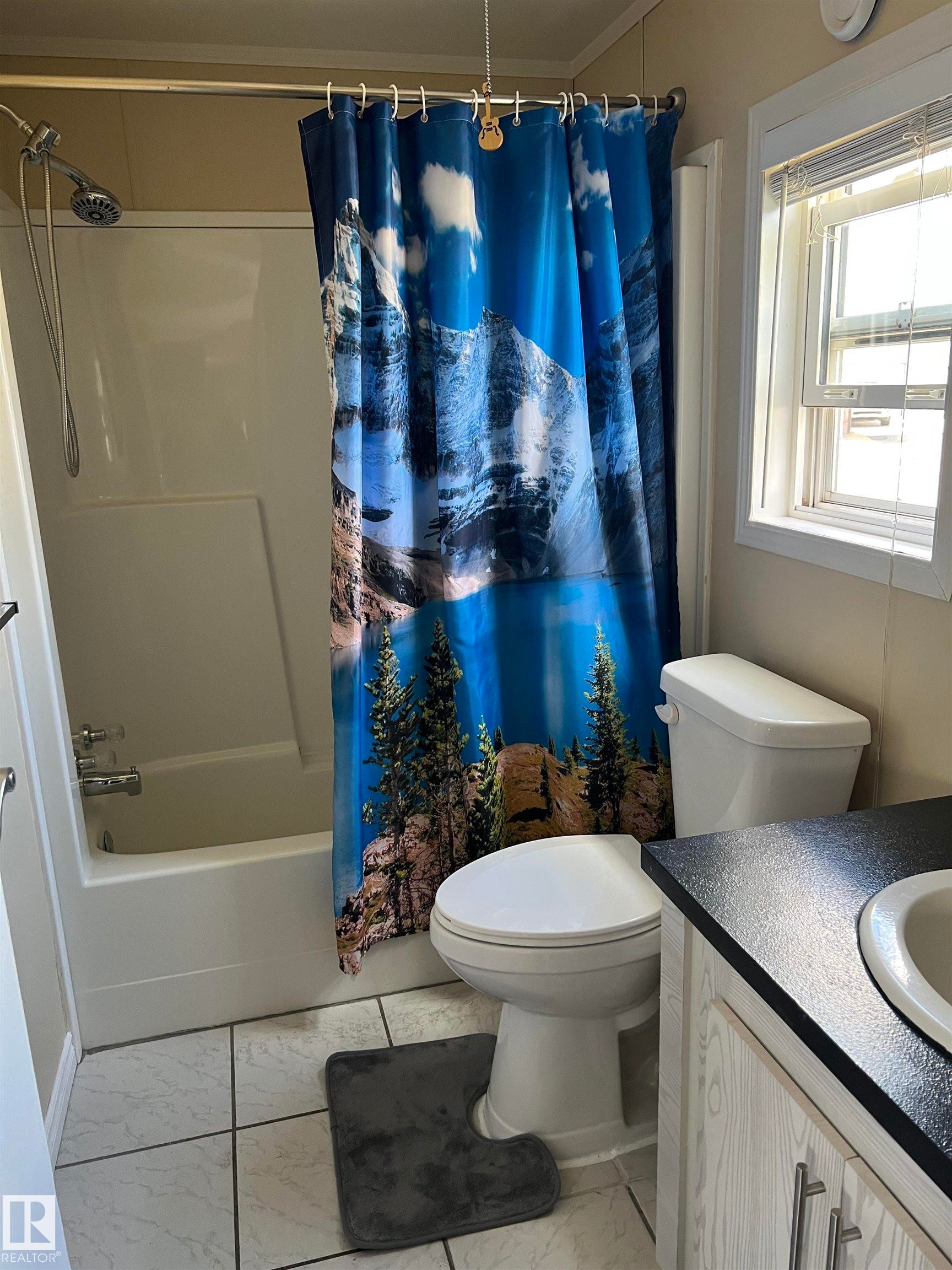 2 Sunset Boulevard, Spruce Grove, AB - Indoor Photo Showing Bathroom