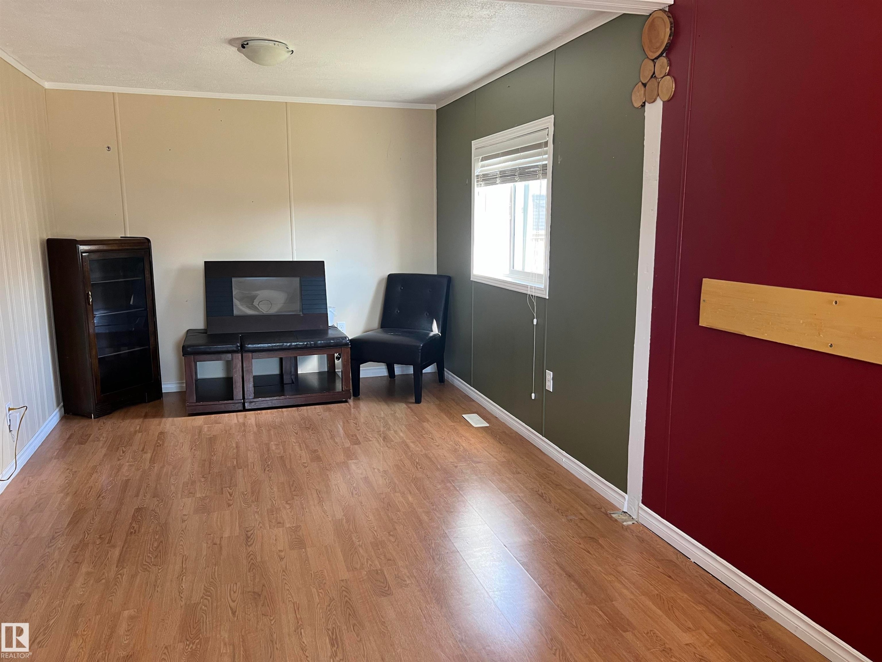 2 Sunset Boulevard, Spruce Grove, AB - Indoor