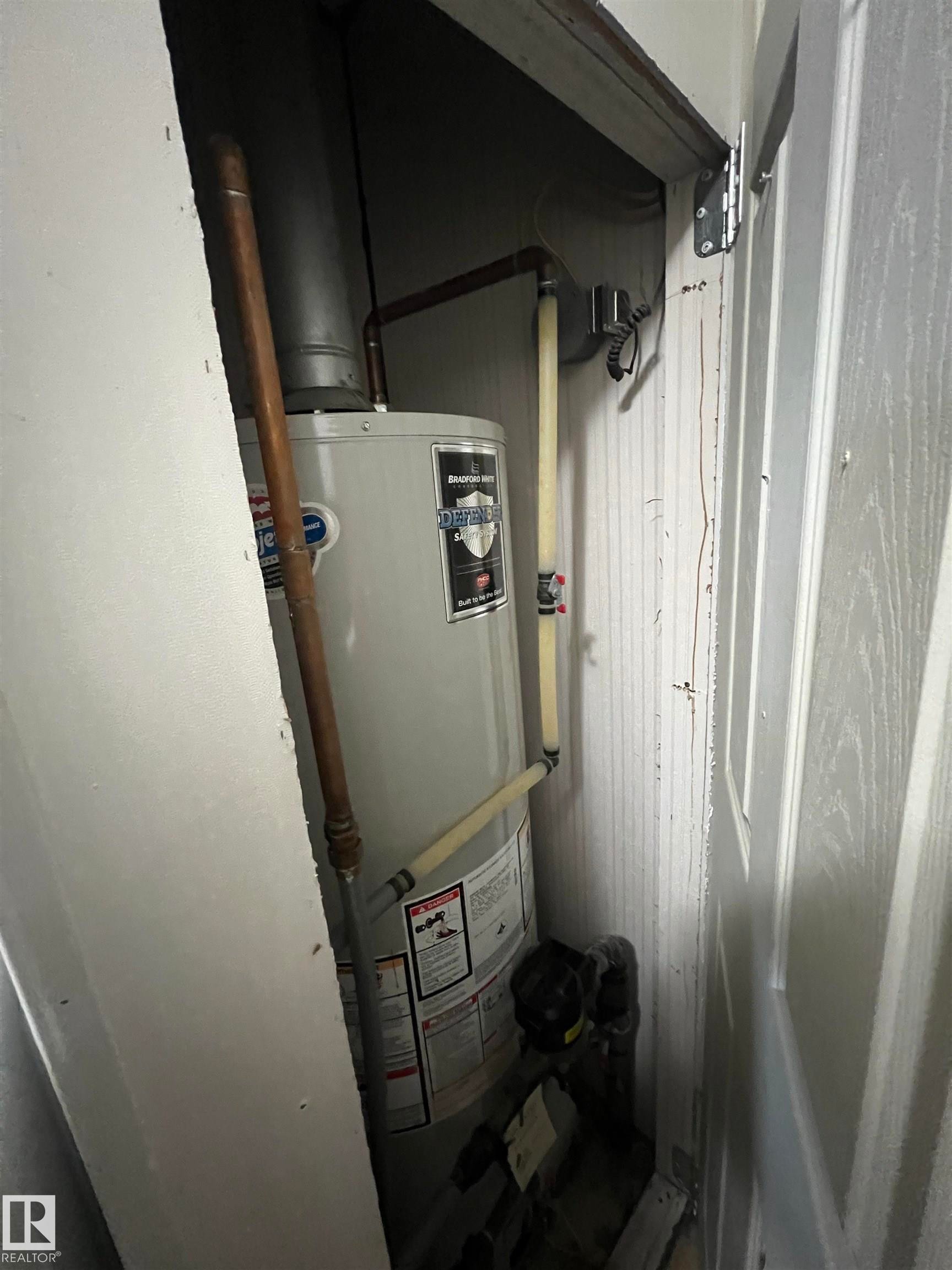 2 Sunset Boulevard, Spruce Grove, AB - Indoor Photo Showing Other Room