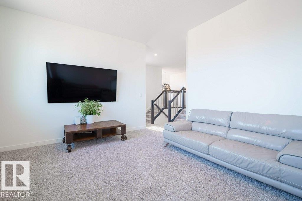 3386 Cutler Crescent, Edmonton, AB - Indoor Photo Showing Living Room