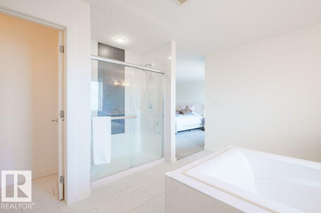 3386 Cutler Crescent, Edmonton, AB - Indoor Photo Showing Bathroom