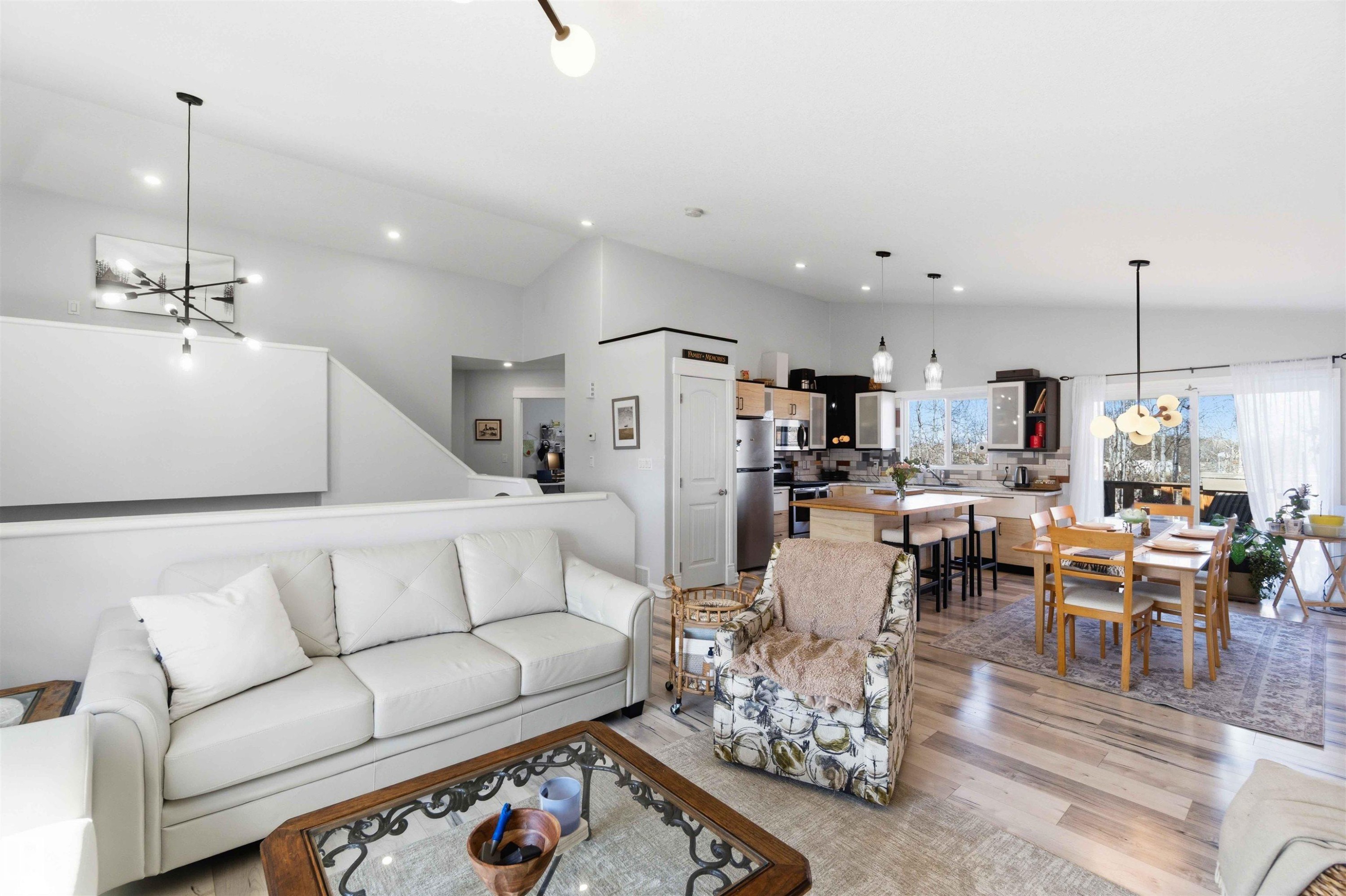 4328 48A Ave, Onoway, AB - Indoor Photo Showing Living Room