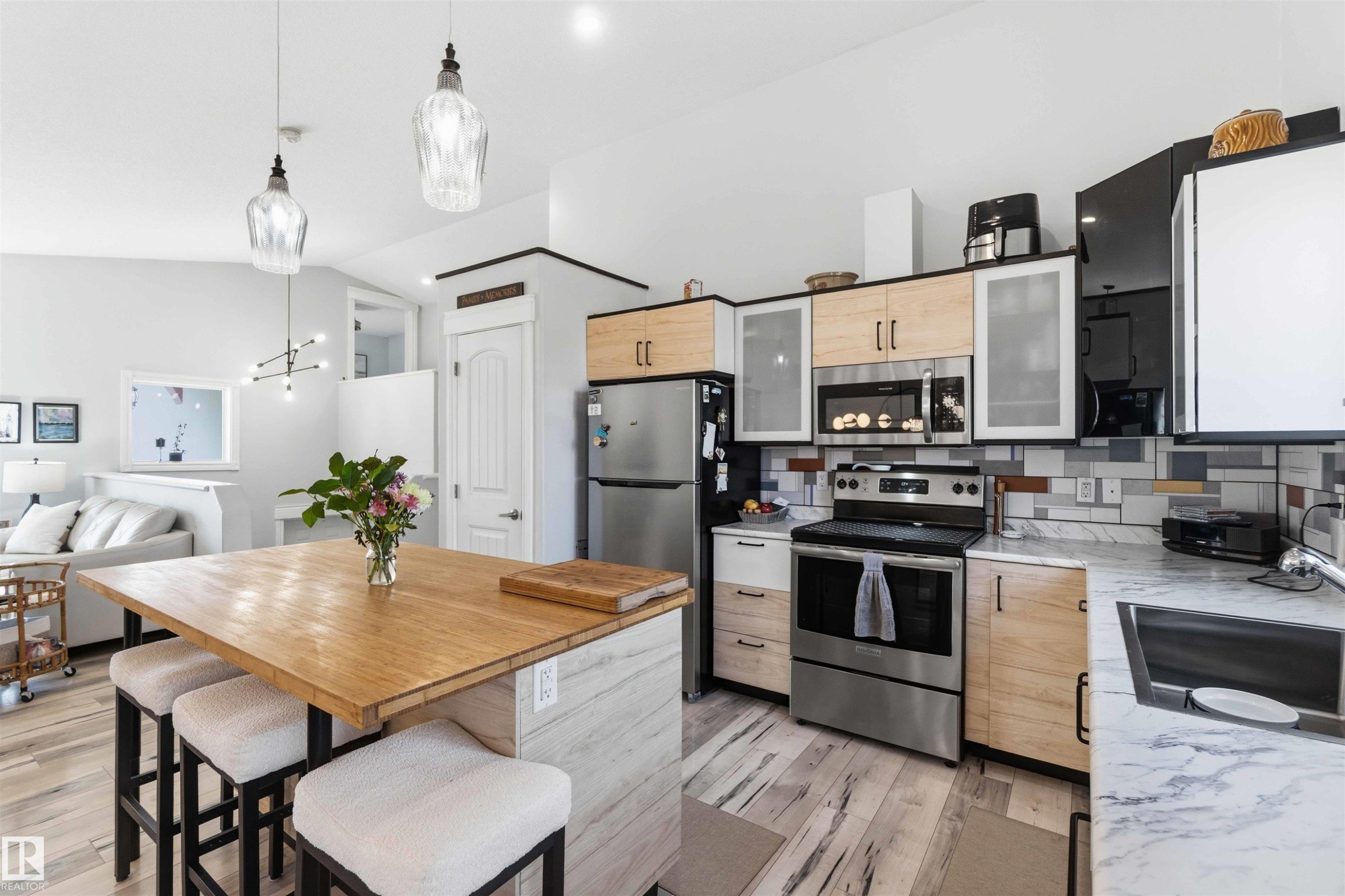 4328 48A Ave, Onoway, AB - Indoor