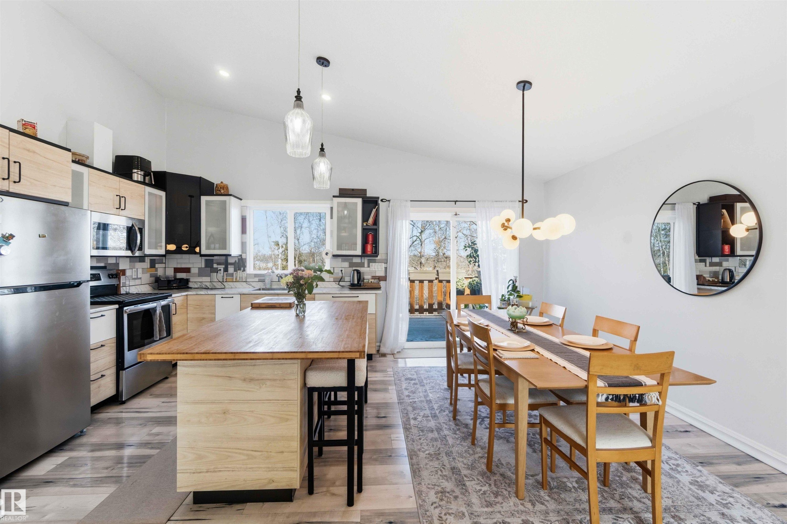 4328 48A Ave, Onoway, AB - Indoor