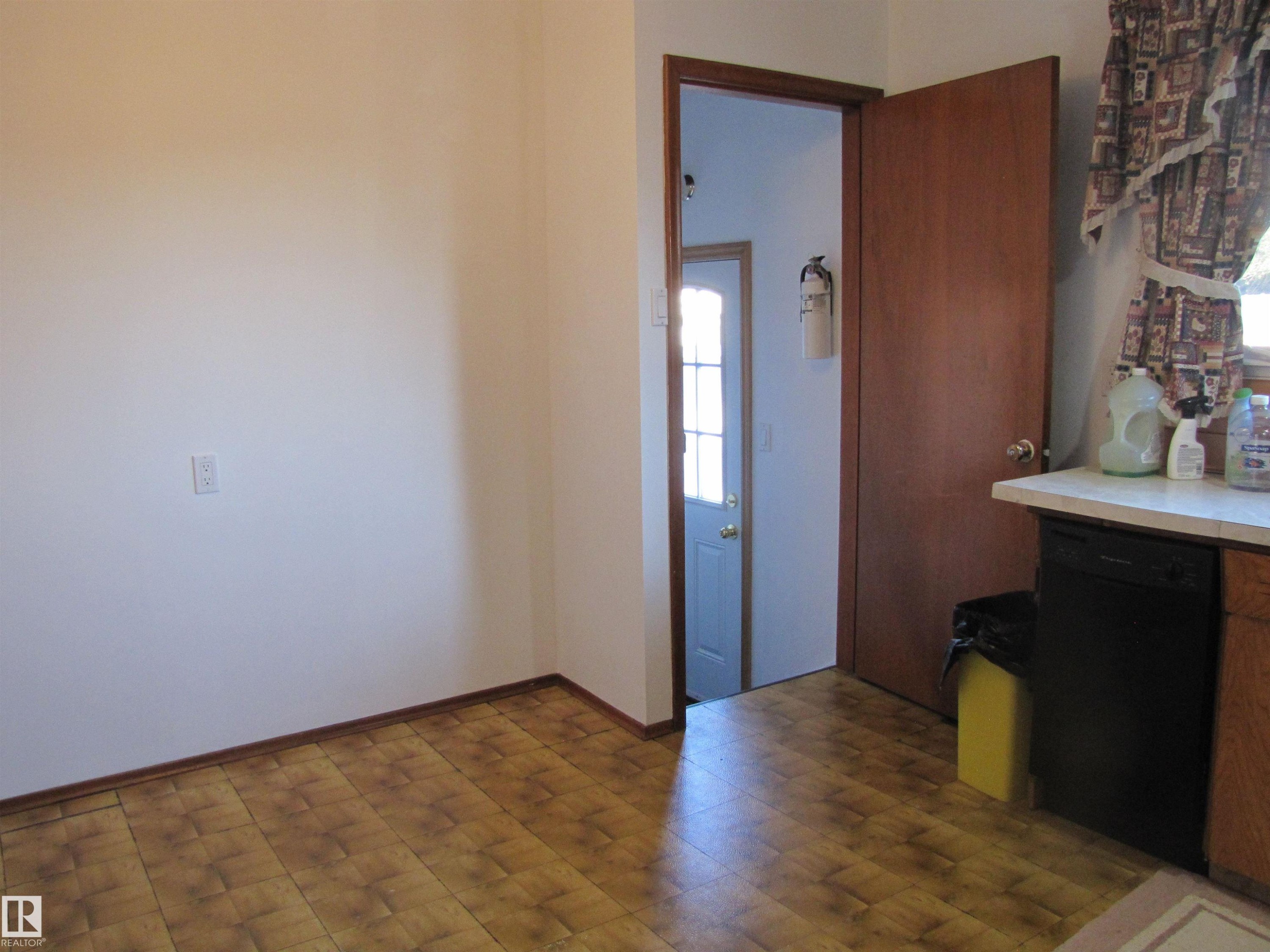 6832 83 Avenue, Edmonton, AB - Indoor Photo Showing Other Room