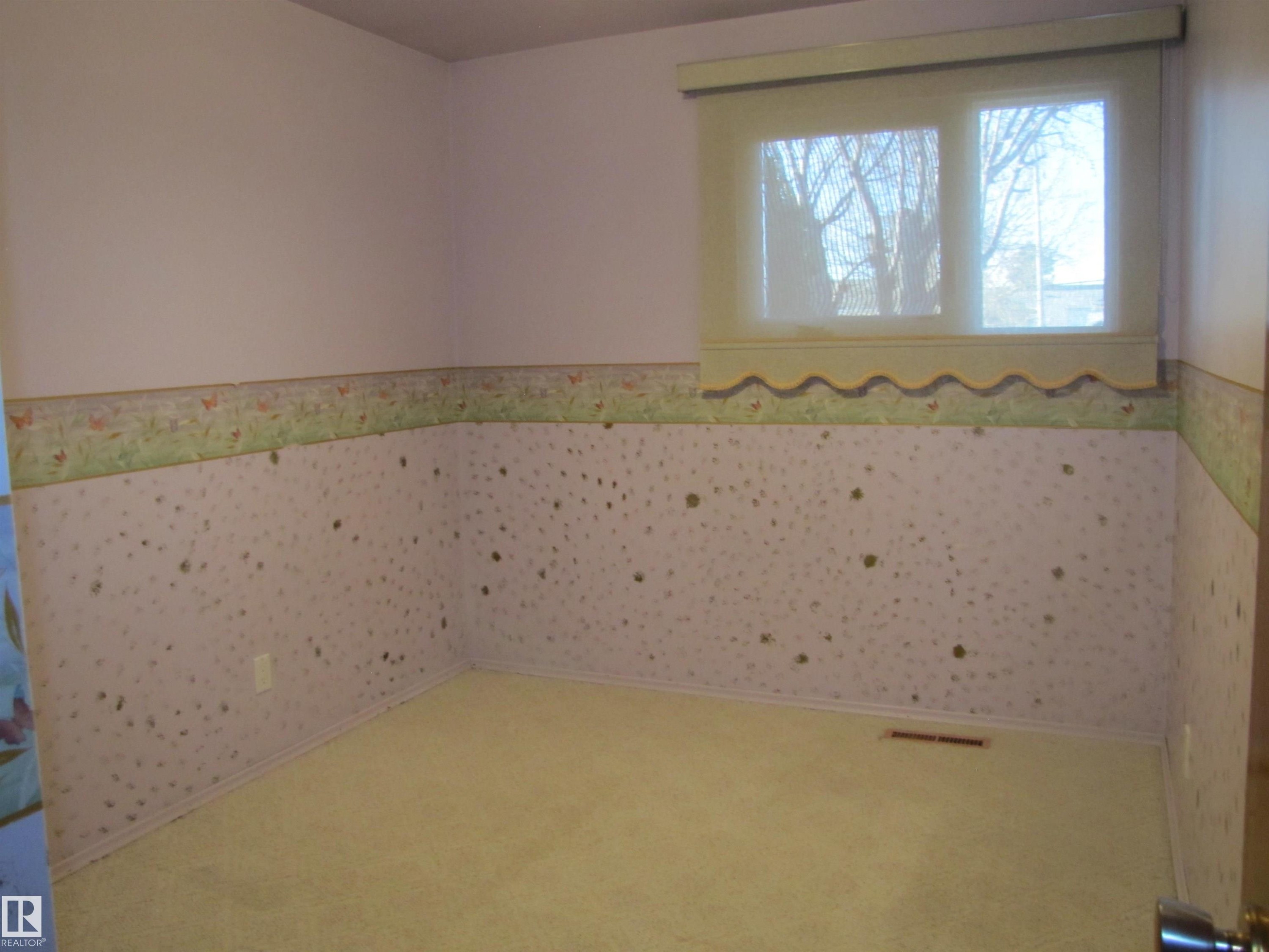6832 83 Avenue, Edmonton, AB - Indoor