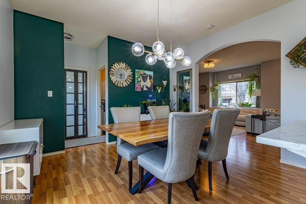 1676 Tomlinson Common, Edmonton, AB - Indoor Photo Showing Dining Room