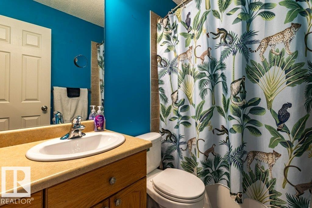 1676 Tomlinson Common, Edmonton, AB - Indoor Photo Showing Bathroom