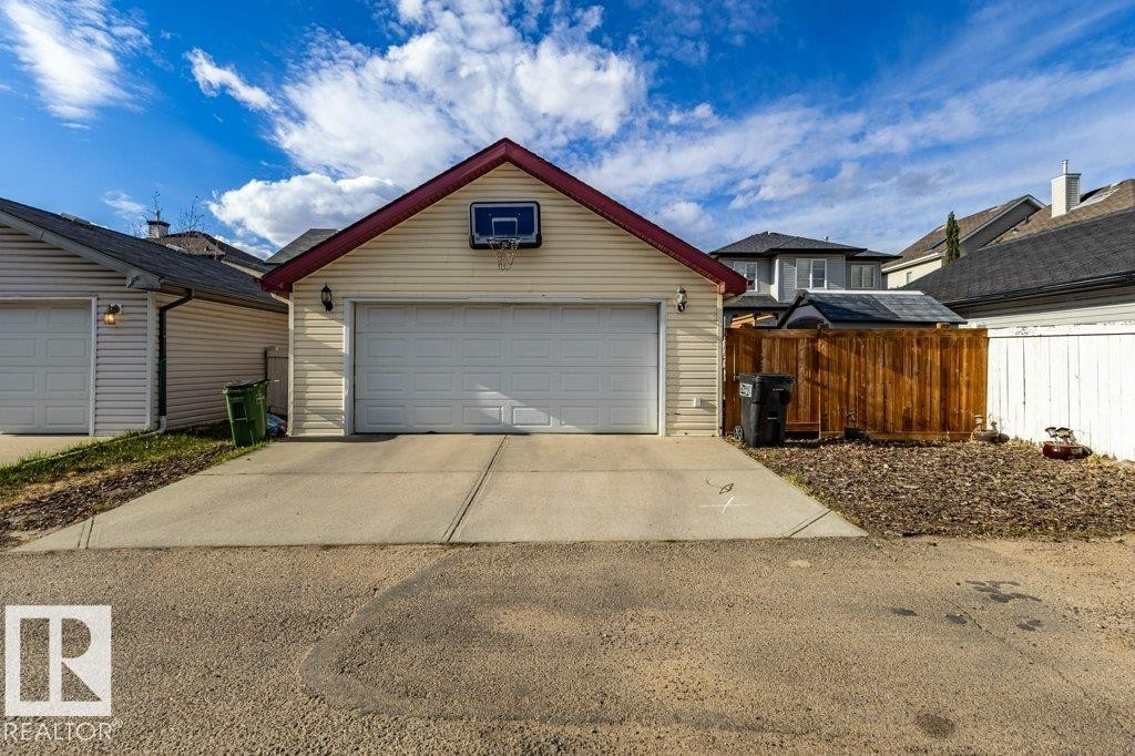 1676 Tomlinson Common, Edmonton, AB - Outdoor With Exterior