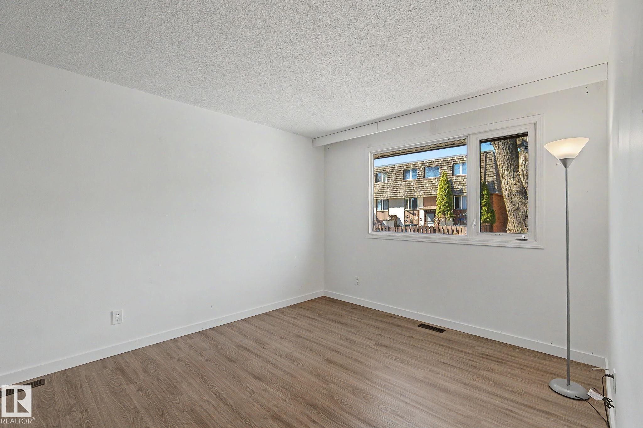 3317 107 Avenue, Edmonton, AB - Indoor Photo Showing Other Room