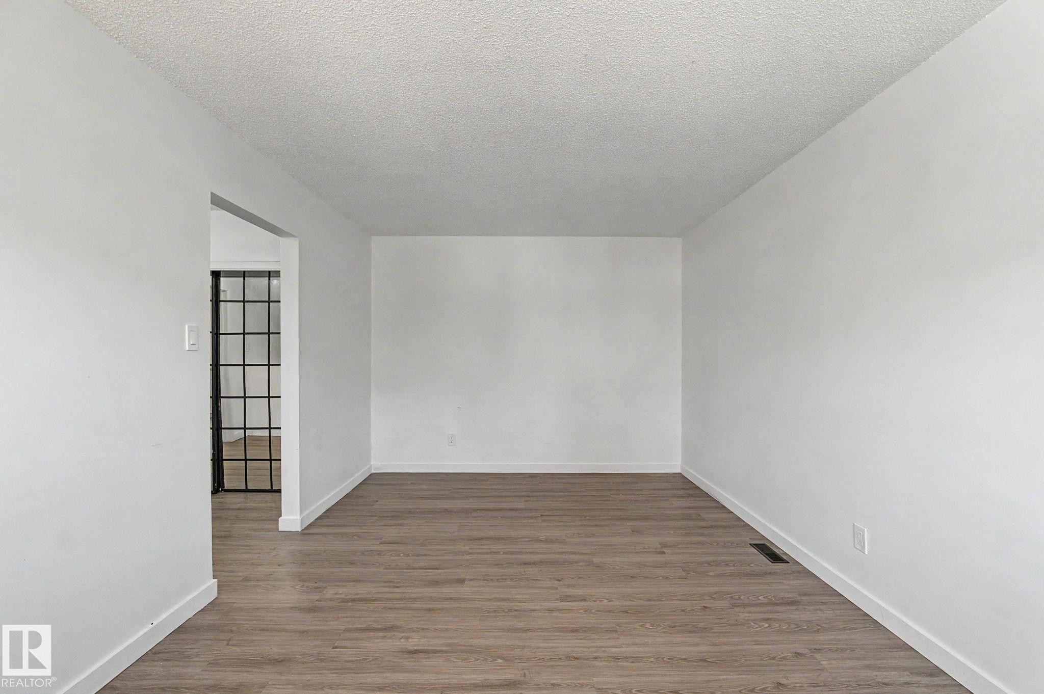 3317 107 Avenue, Edmonton, AB - Indoor Photo Showing Other Room
