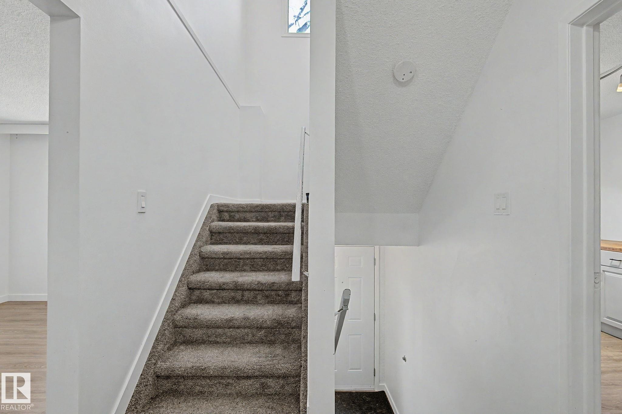 3317 107 Avenue, Edmonton, AB - Indoor Photo Showing Other Room