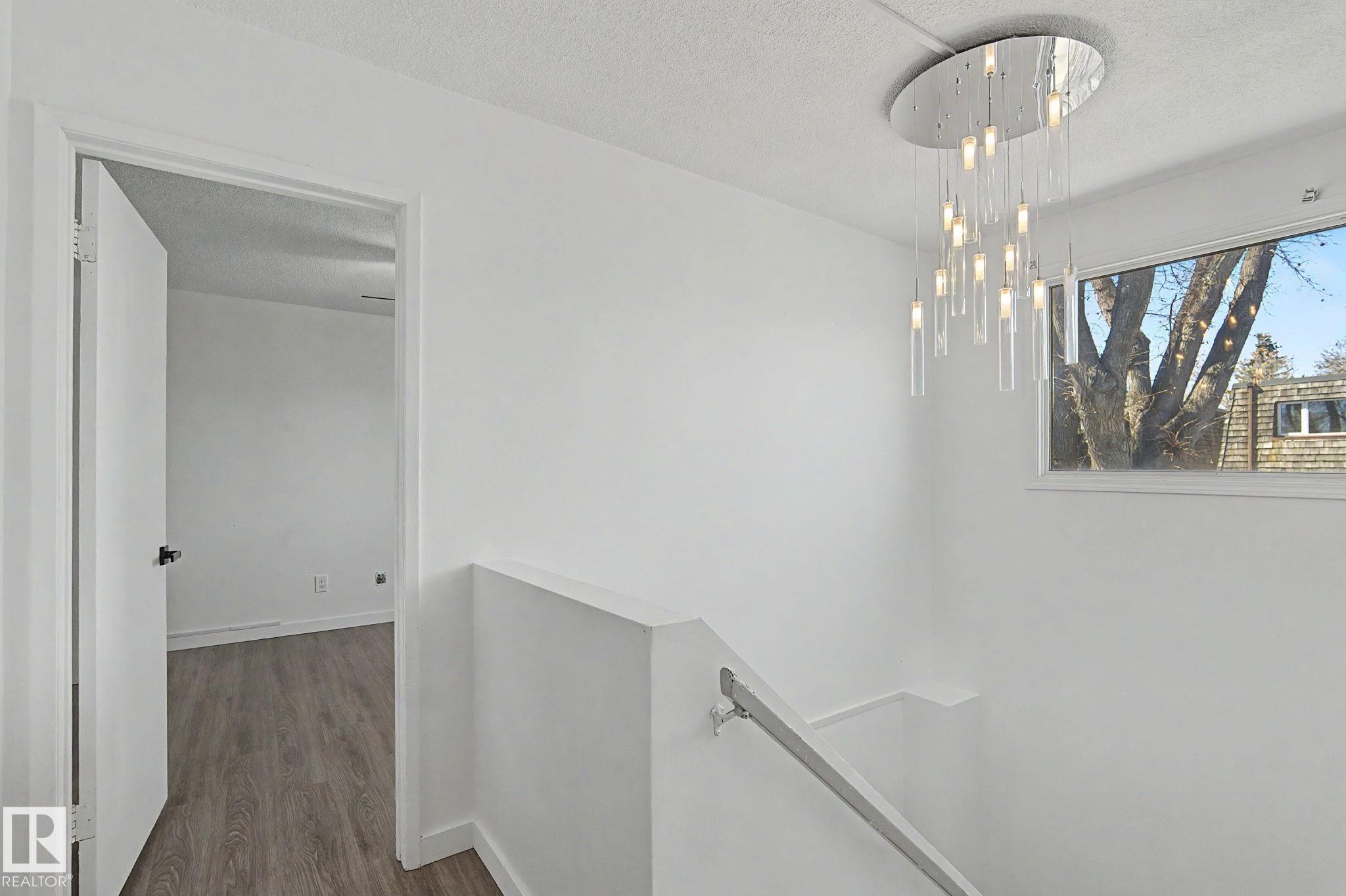 3317 107 Avenue, Edmonton, AB - Indoor Photo Showing Other Room