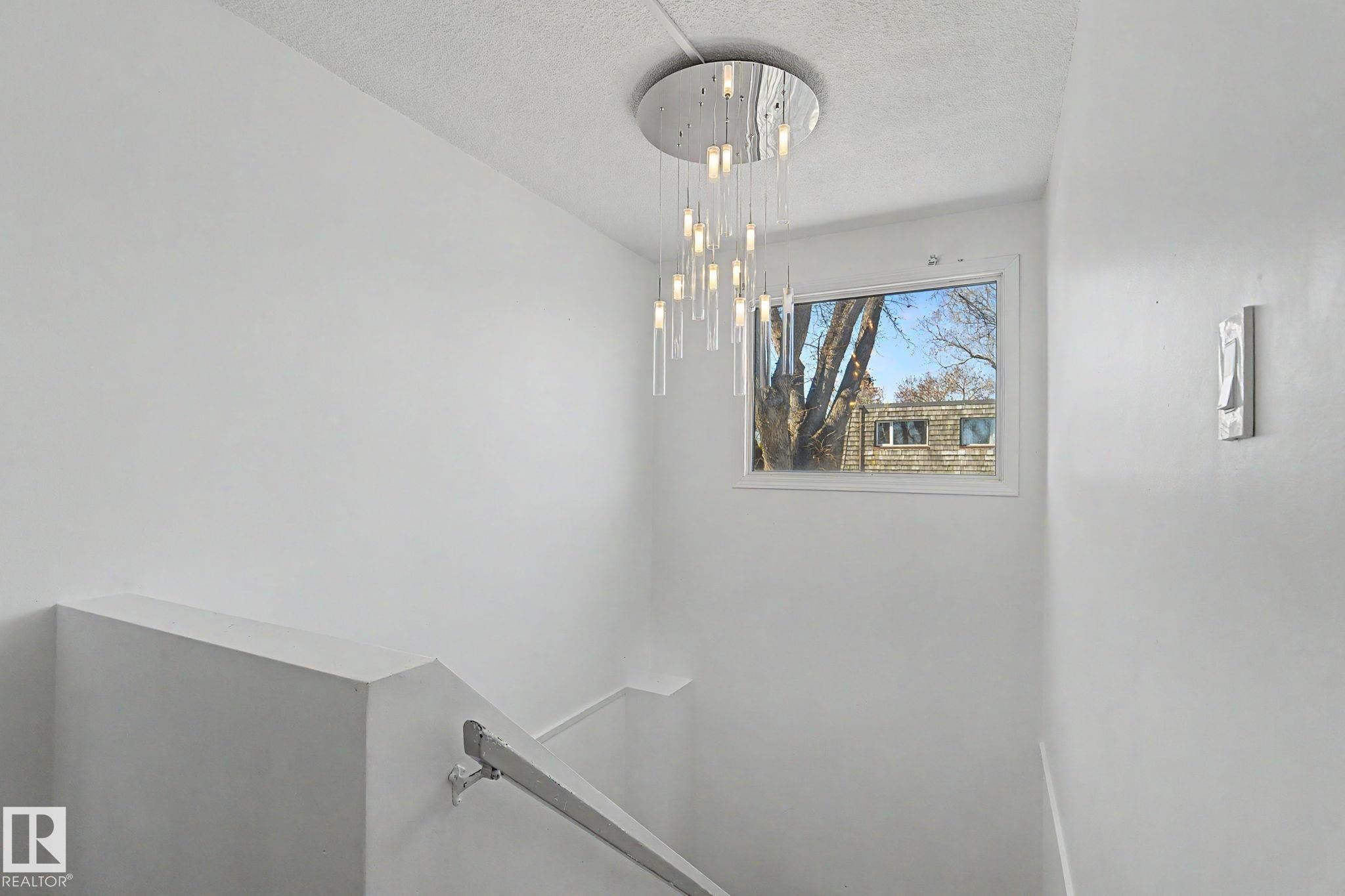3317 107 Avenue, Edmonton, AB - Indoor Photo Showing Other Room