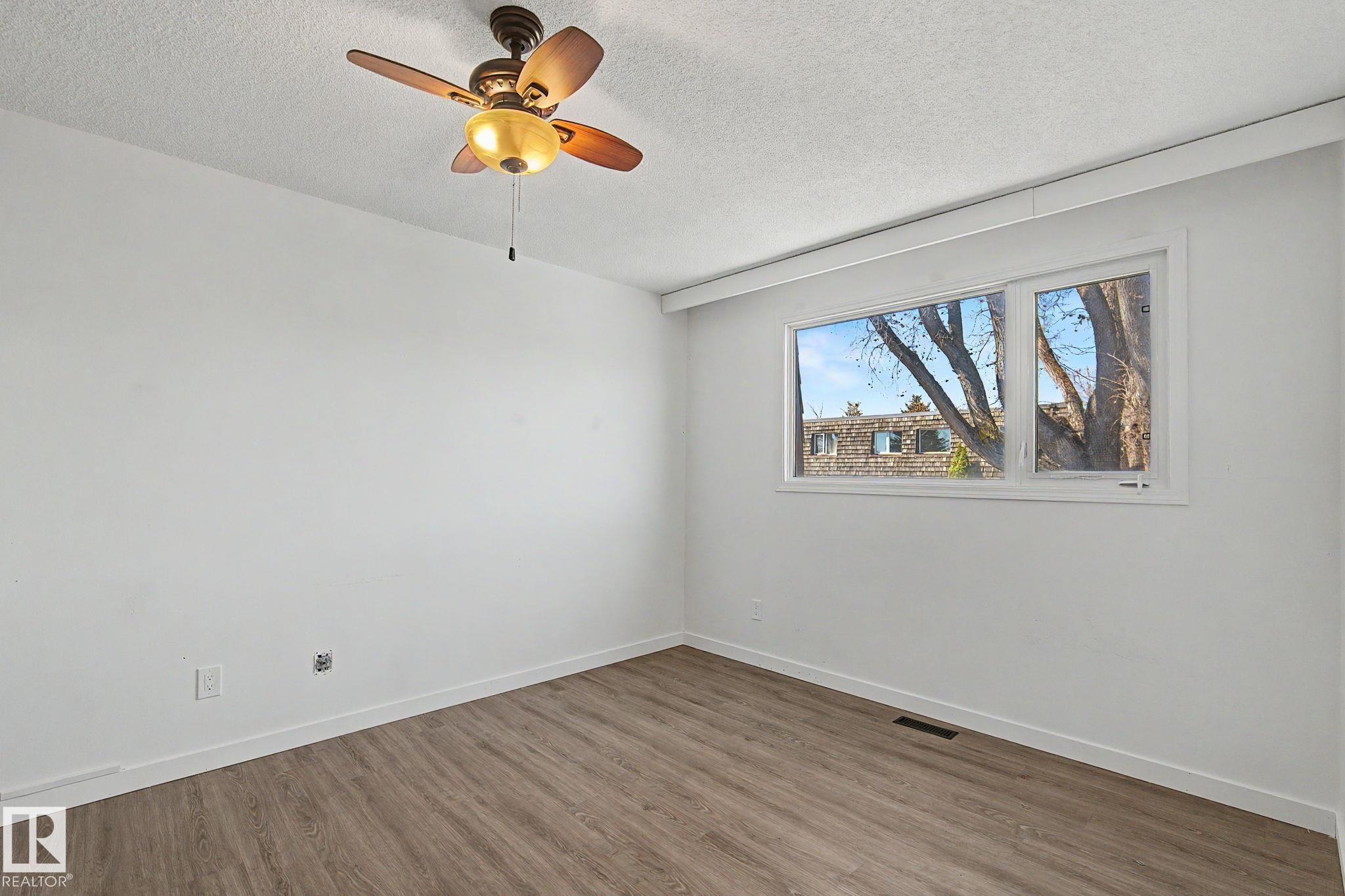 3317 107 Avenue, Edmonton, AB - Indoor Photo Showing Other Room