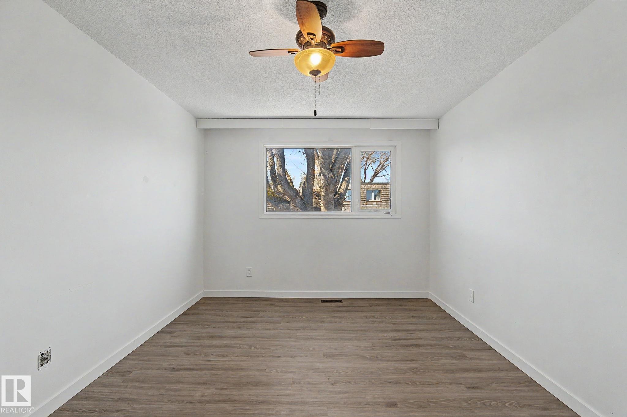 3317 107 Avenue, Edmonton, AB - Indoor Photo Showing Other Room