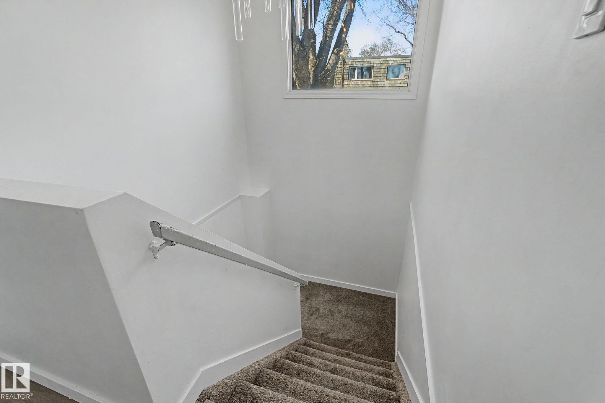 3317 107 Avenue, Edmonton, AB - Indoor Photo Showing Other Room