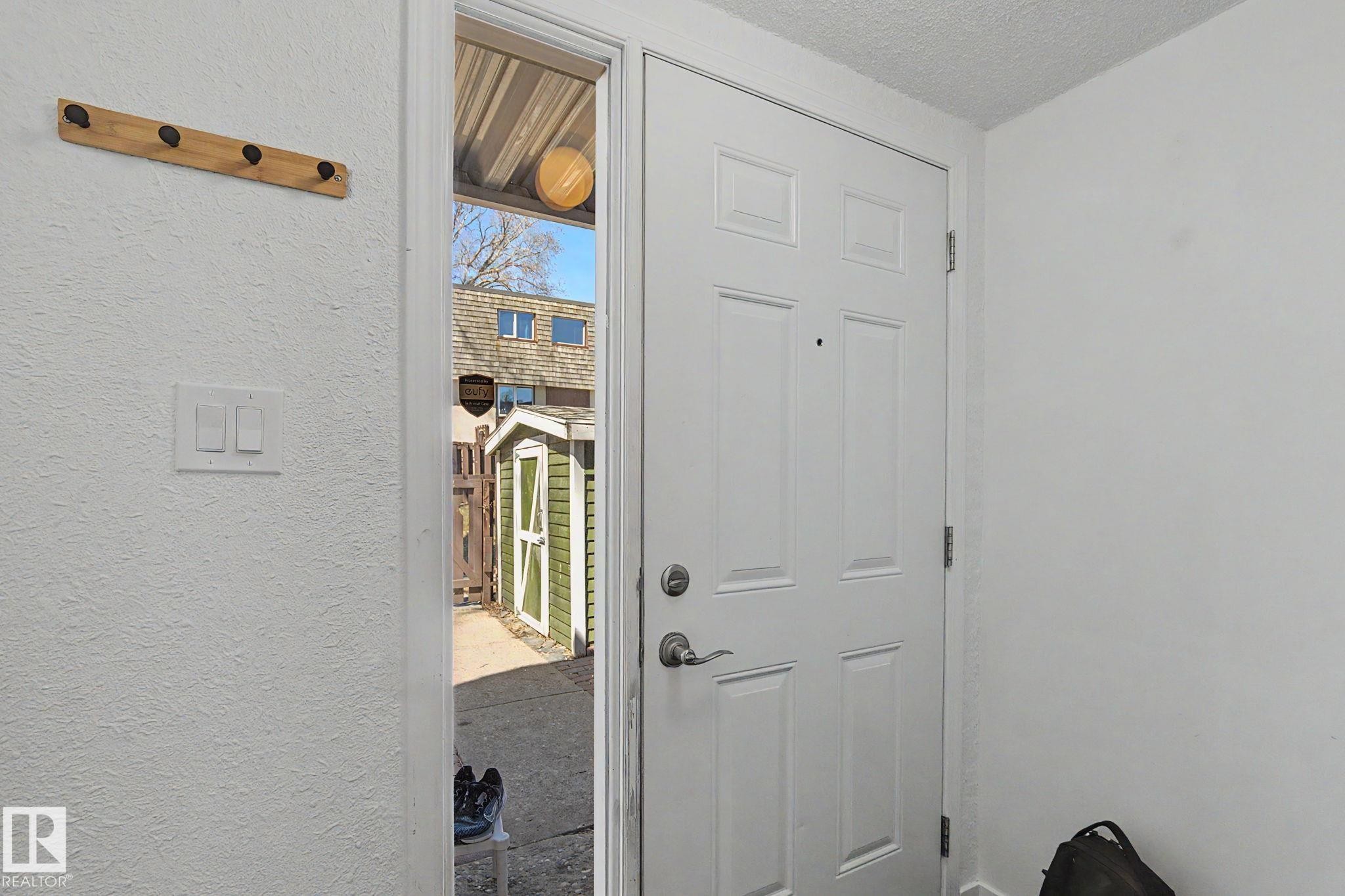 3317 107 Avenue, Edmonton, AB - Indoor Photo Showing Other Room