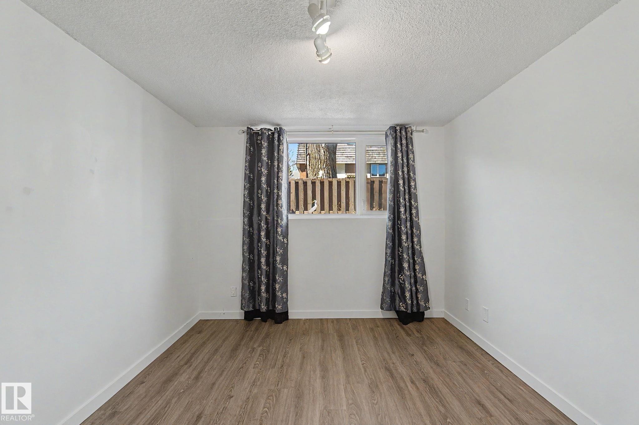 3317 107 Avenue, Edmonton, AB - Indoor Photo Showing Other Room