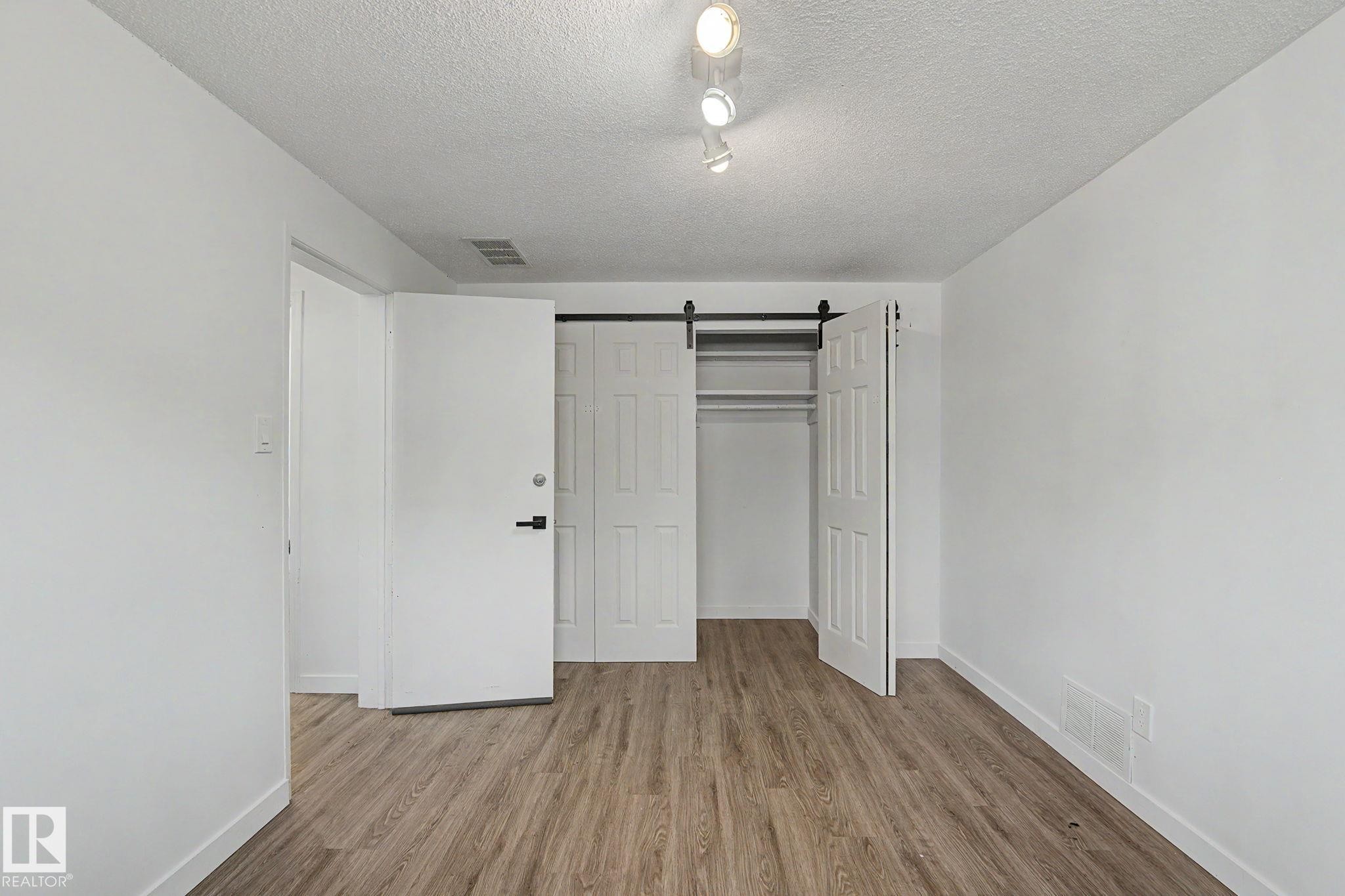 3317 107 Avenue, Edmonton, AB - Indoor Photo Showing Other Room