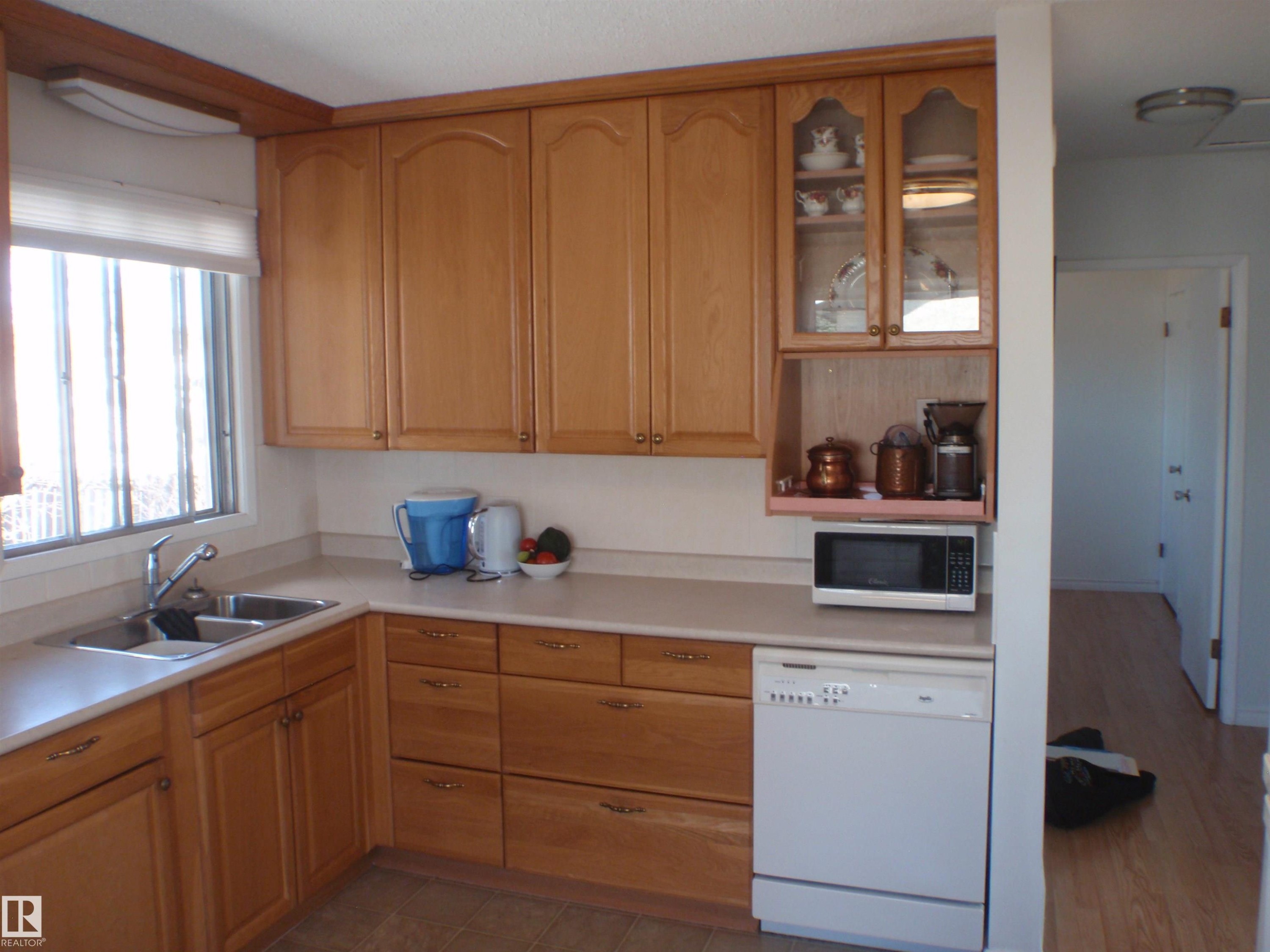 4510 57 Avenue, Barrhead, AB - Indoor Photo Showing Kitchen With Double Sink