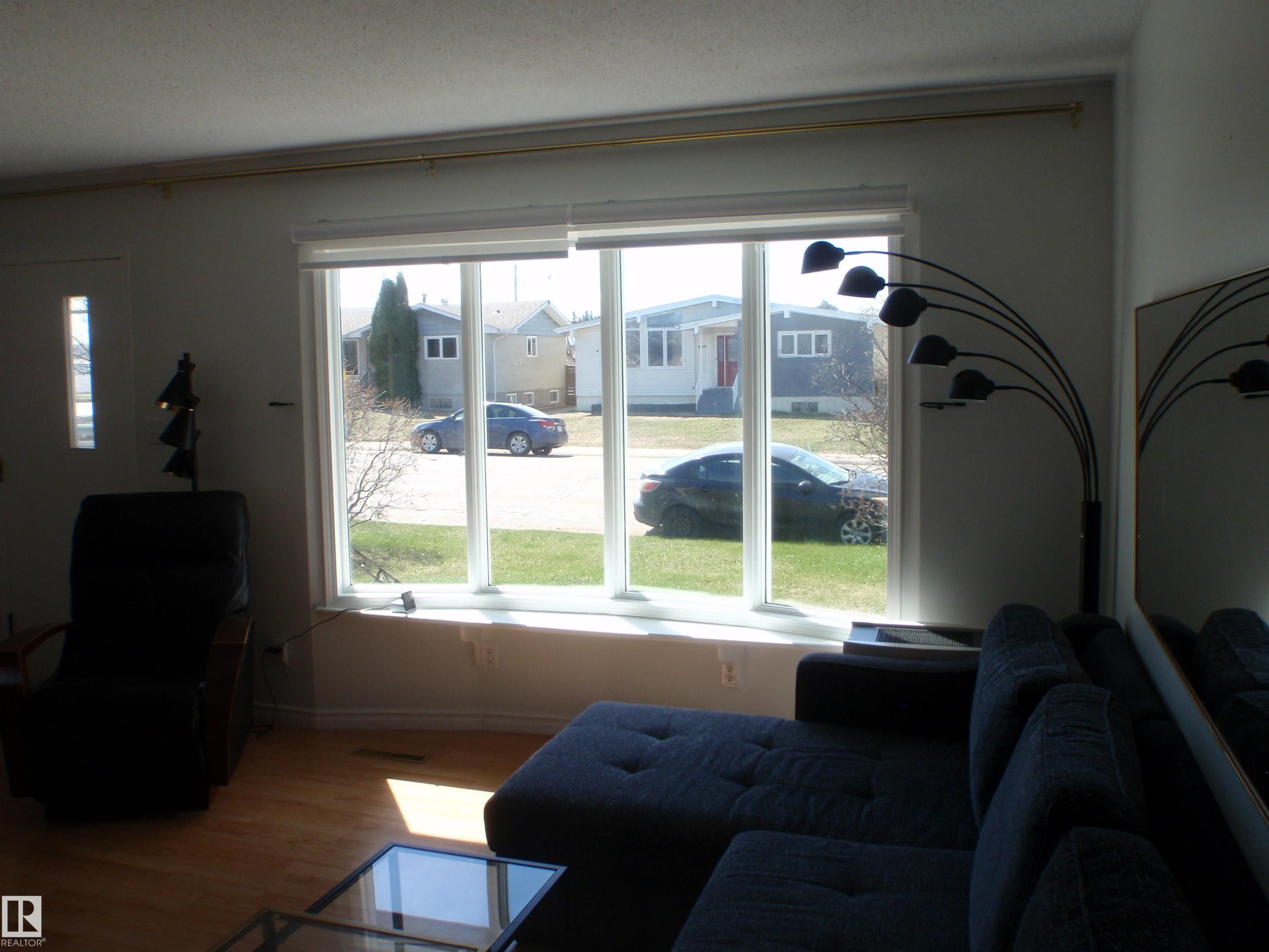 4510 57 Avenue, Barrhead, AB - Indoor Photo Showing Living Room