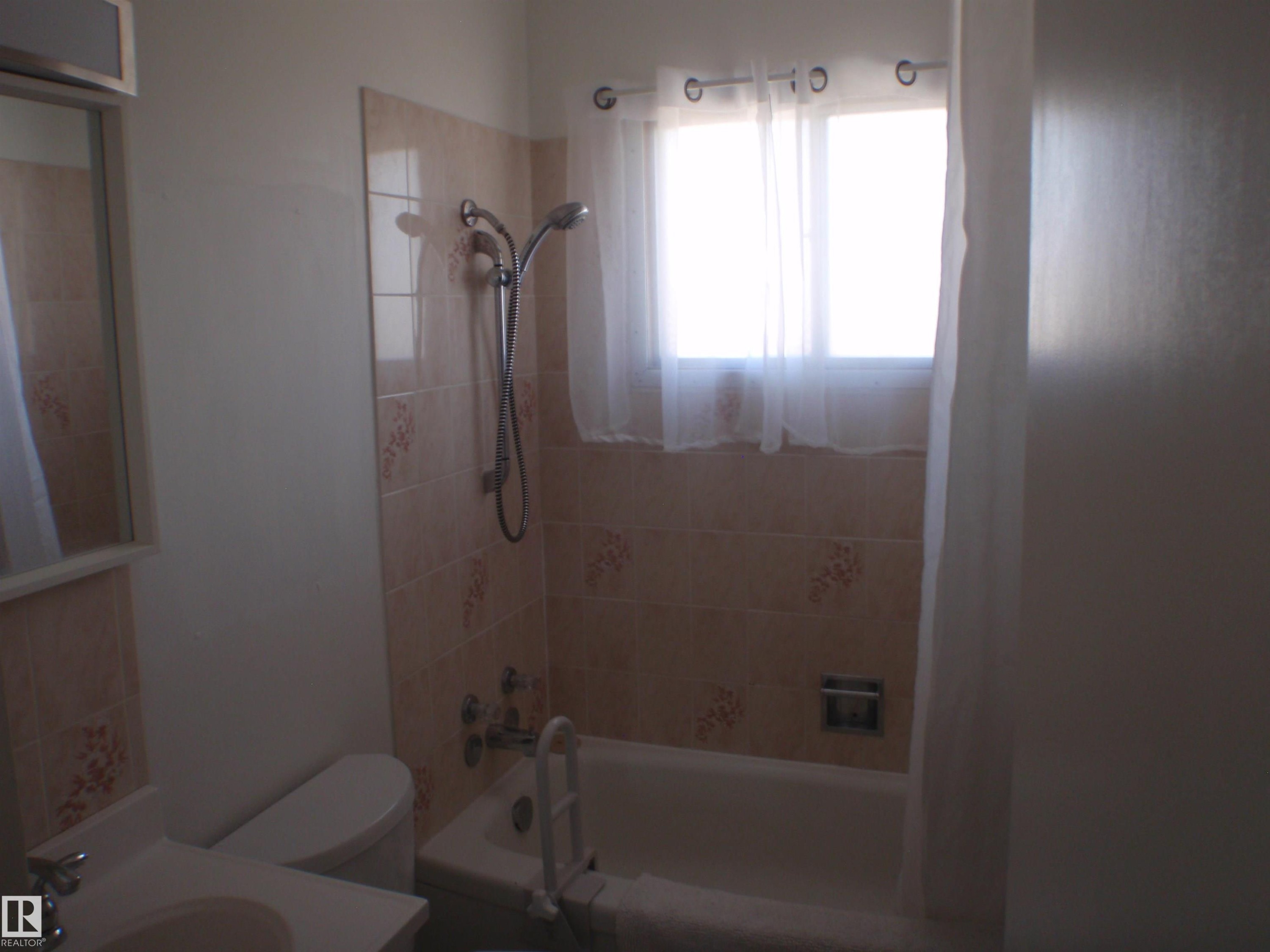 4510 57 Avenue, Barrhead, AB - Indoor Photo Showing Bathroom