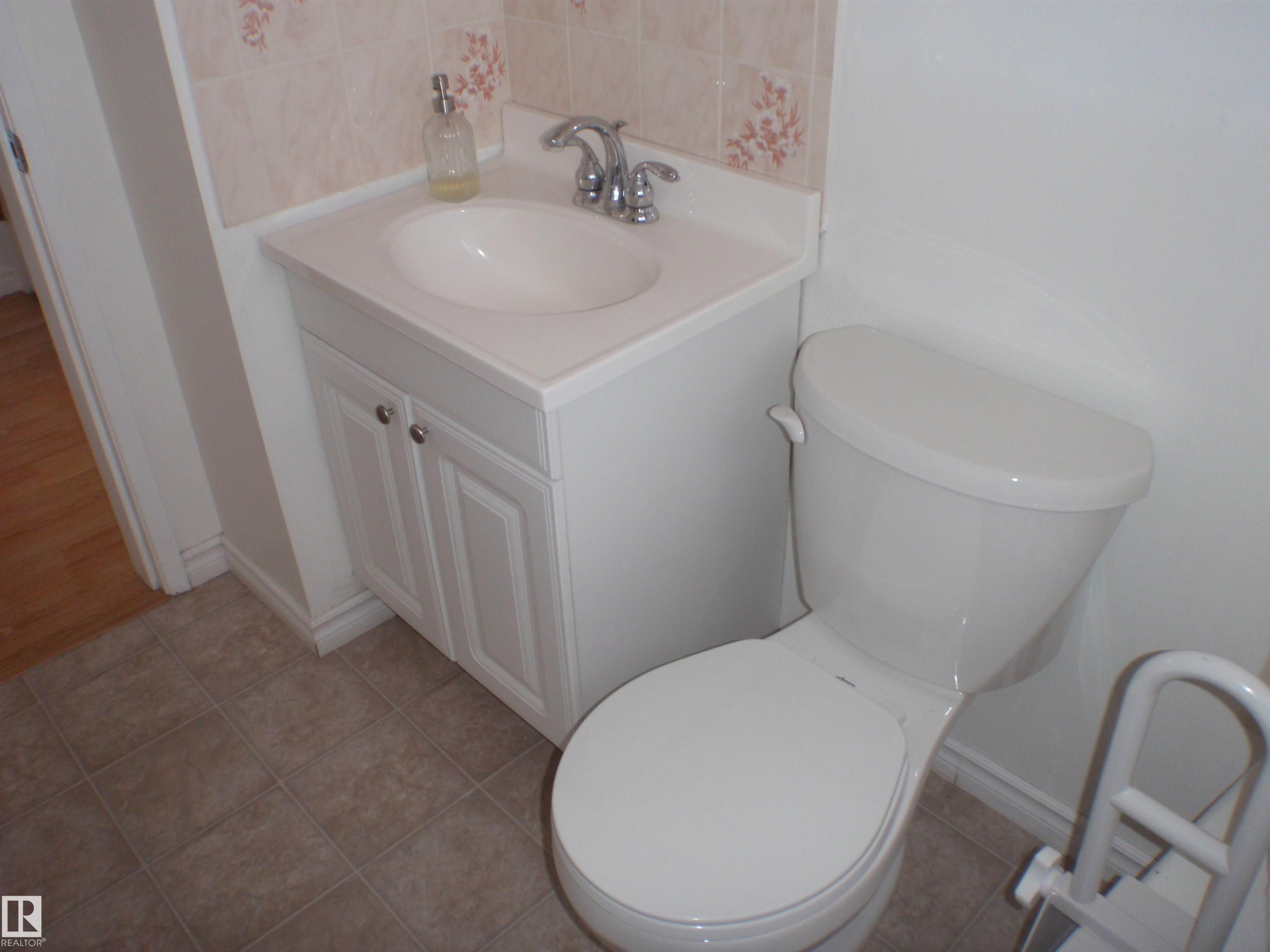 4510 57 Avenue, Barrhead, AB - Indoor Photo Showing Bathroom