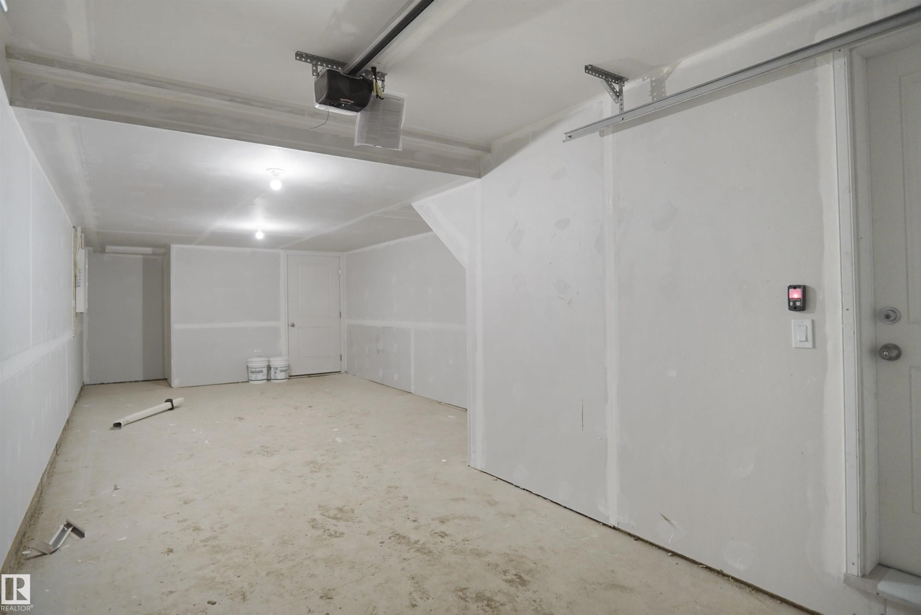 23 531 Merlin Landing, Edmonton, AB - Indoor