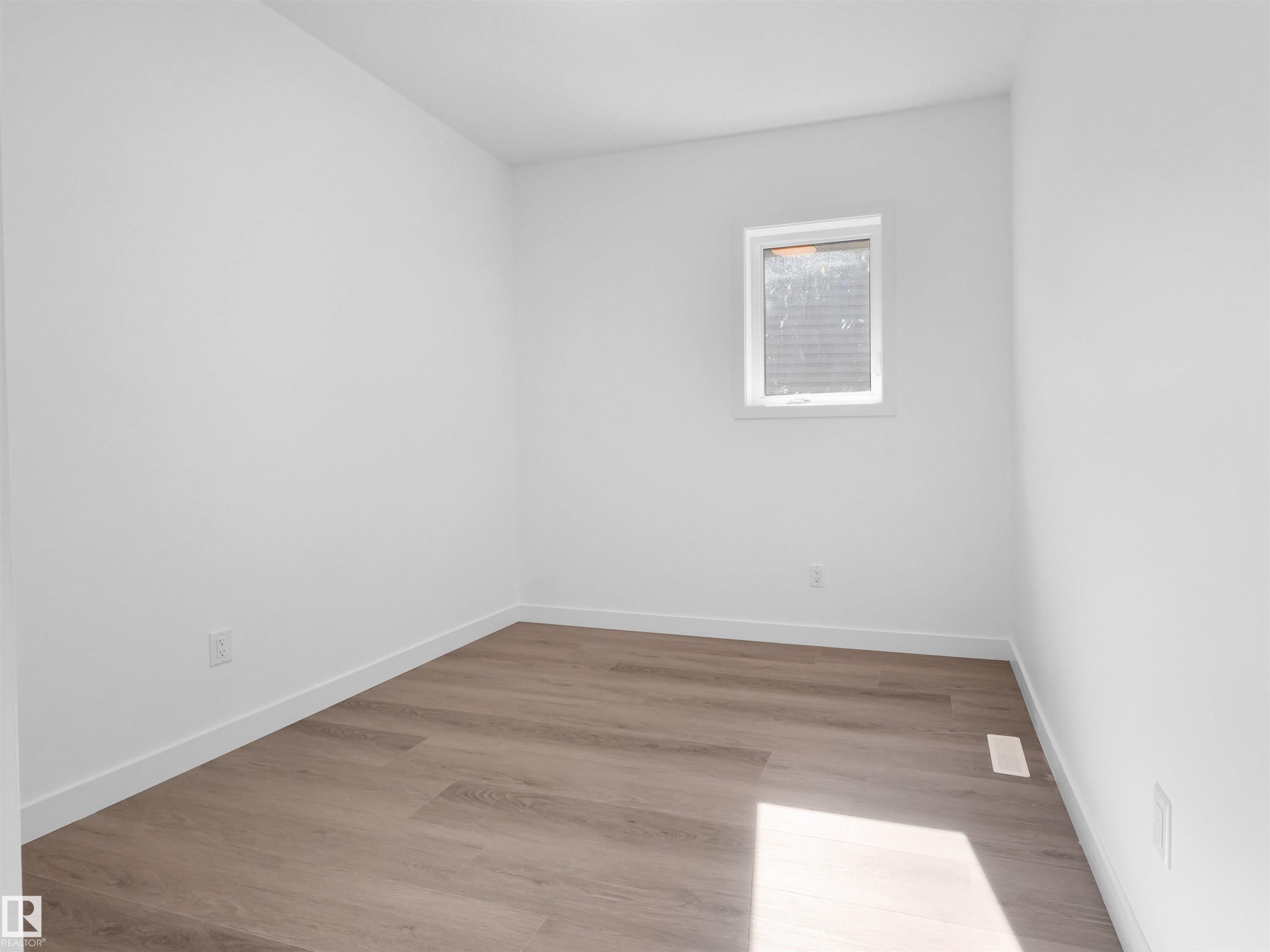 5225 47 Ave, Calmar, AB - Indoor Photo Showing Other Room