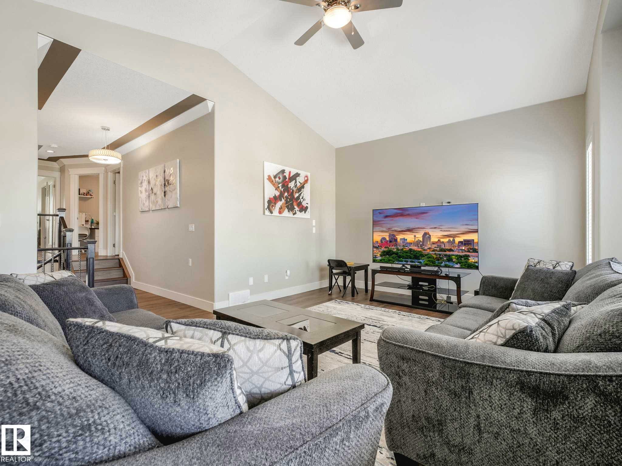 Image quality insufficient for description - 16251 135 Street Nw, Edmonton, AB - Indoor Photo Showing Living Room
