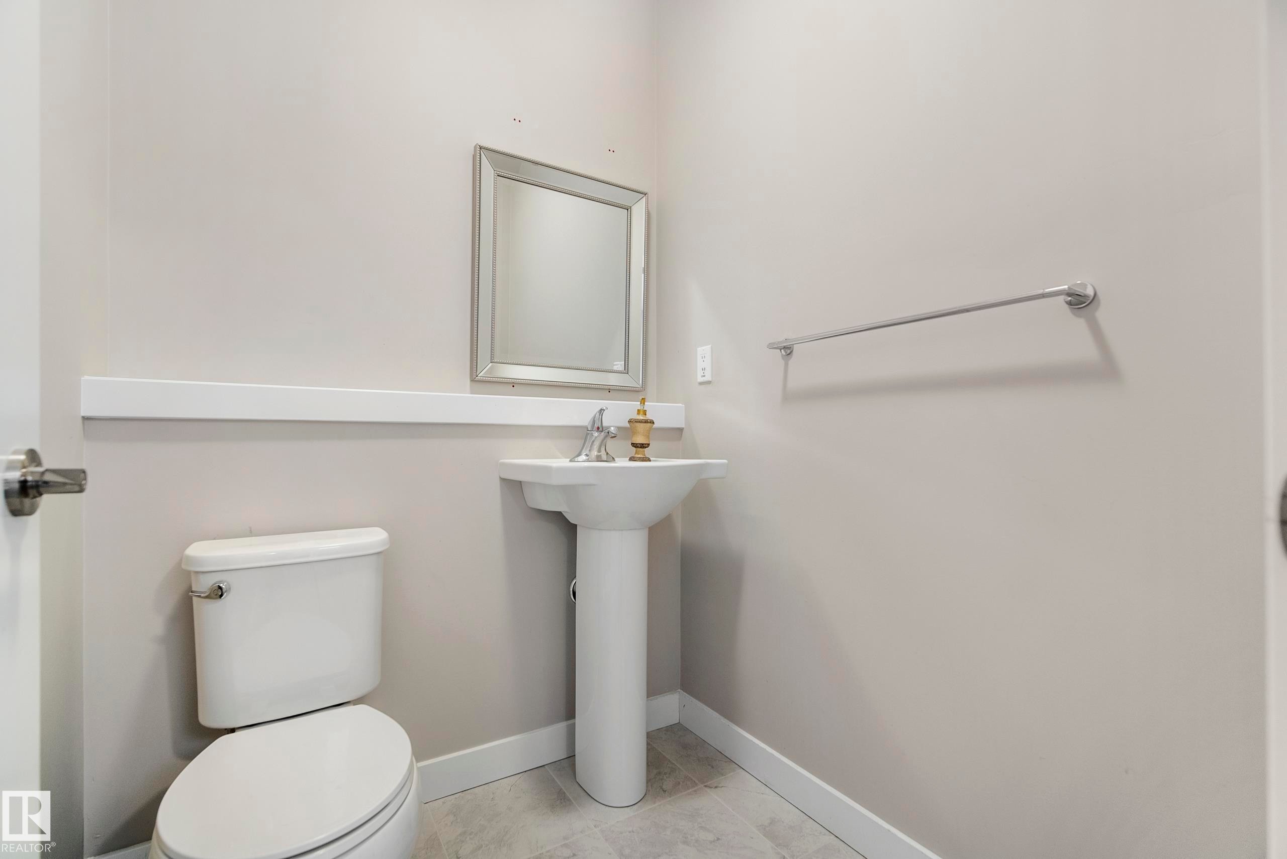 2456 Kelly Circle Circle, Edmonton, AB - Indoor Photo Showing Bathroom