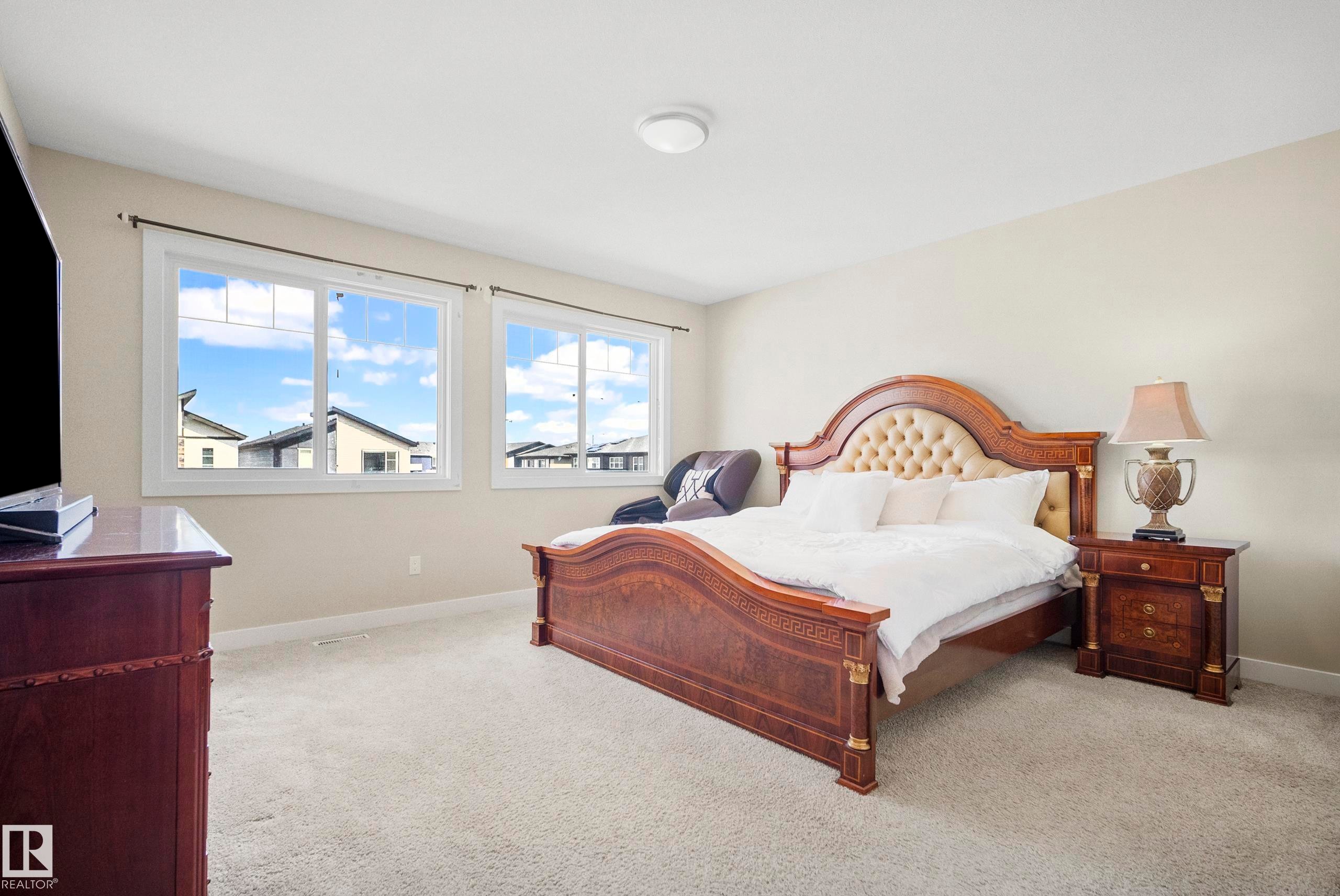 2456 Kelly Circle Circle, Edmonton, AB - Indoor Photo Showing Bedroom
