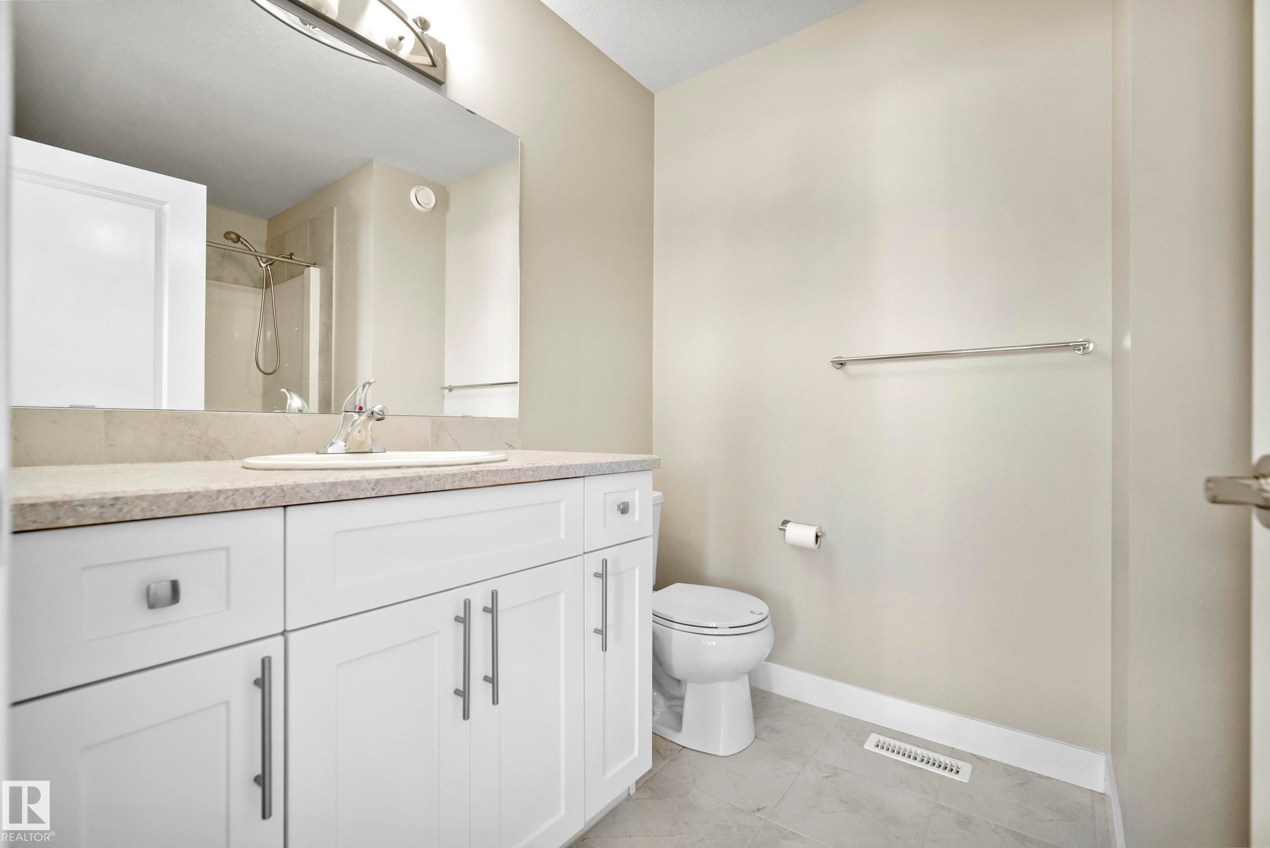 2456 Kelly Circle Circle, Edmonton, AB - Indoor Photo Showing Bathroom