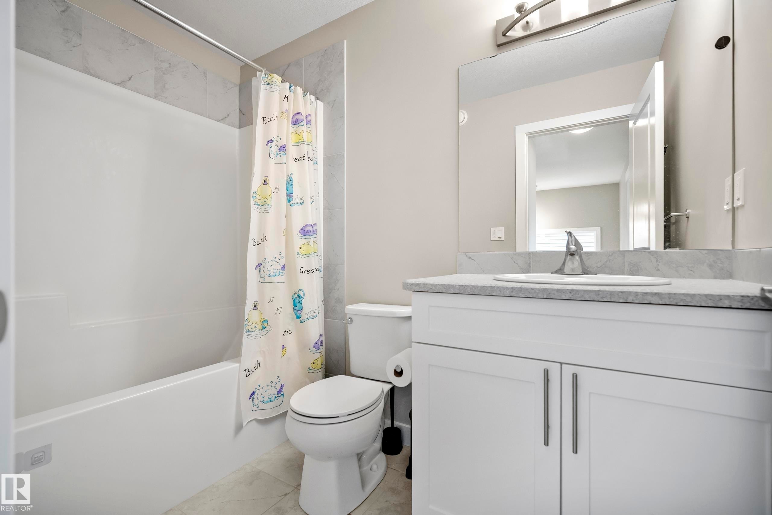 2456 Kelly Circle Circle, Edmonton, AB - Indoor Photo Showing Bathroom