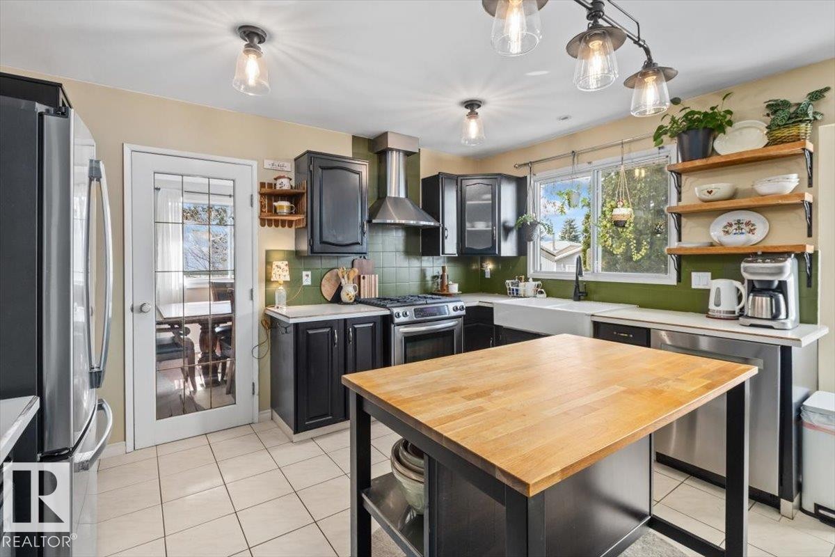 2446 78 Street, Edmonton, AB - Indoor Photo Showing Kitchen