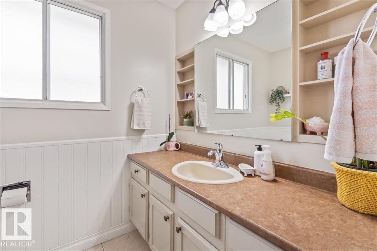 2446 78 Street, Edmonton, AB - Indoor Photo Showing Bathroom